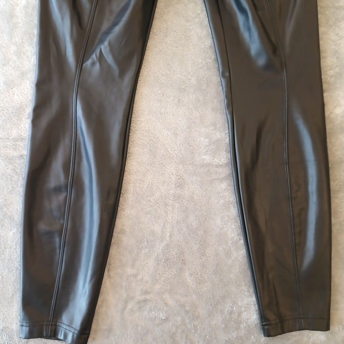 White House Black Market White House Black Market Pants Womens Size 6 Short Black Ankle Legging Skinny Flat Front Faux Leather Stretch 26in Inseam 26in Size 28" / US 6 / IT 42 - 7 Thumbnail