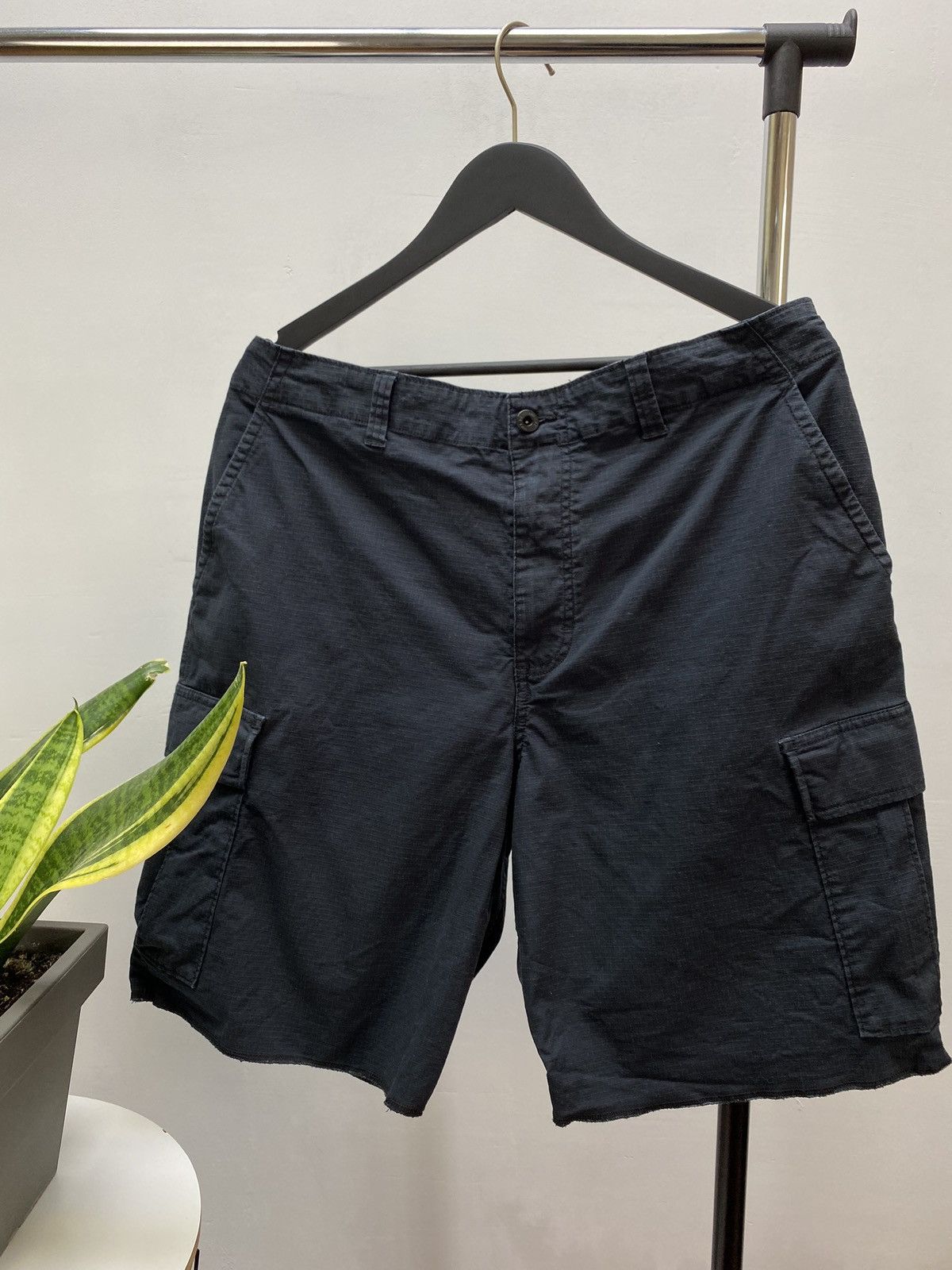 Nike Nike SB Skateboarding Cargo Black Shorts Men’s 36 Size Hype Size US 36 / EU 52 - 2 Thumbnail