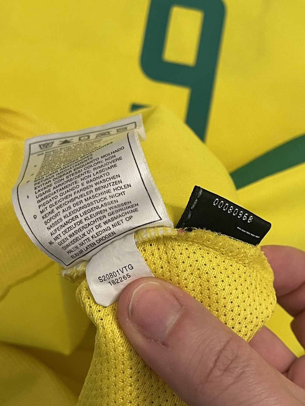 Nike PHENOMENO Brazil 2002 Home Jersey #9 R9 Size US M / EU 48-50 / 2 - 12 Thumbnail