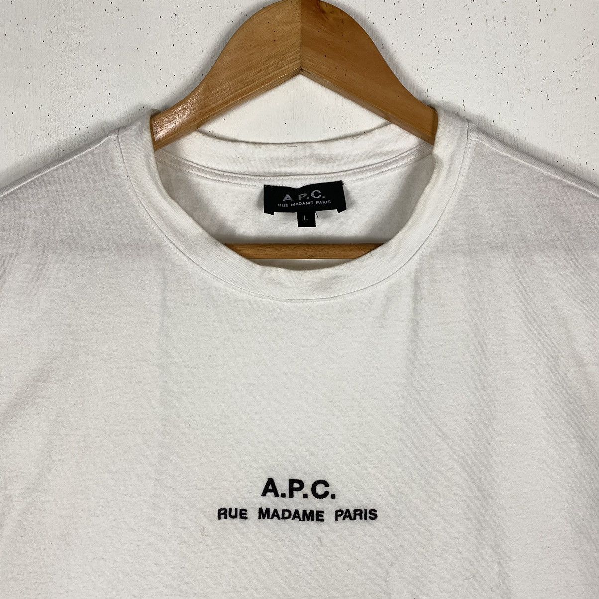 A.P.C. × Japanese Brand A.P.C. RUE MADAME PARIS EMBROIDERY SPELLOUT CENTER LOGO TEE Size US L / EU 52-54 / 3 - 3 Thumbnail