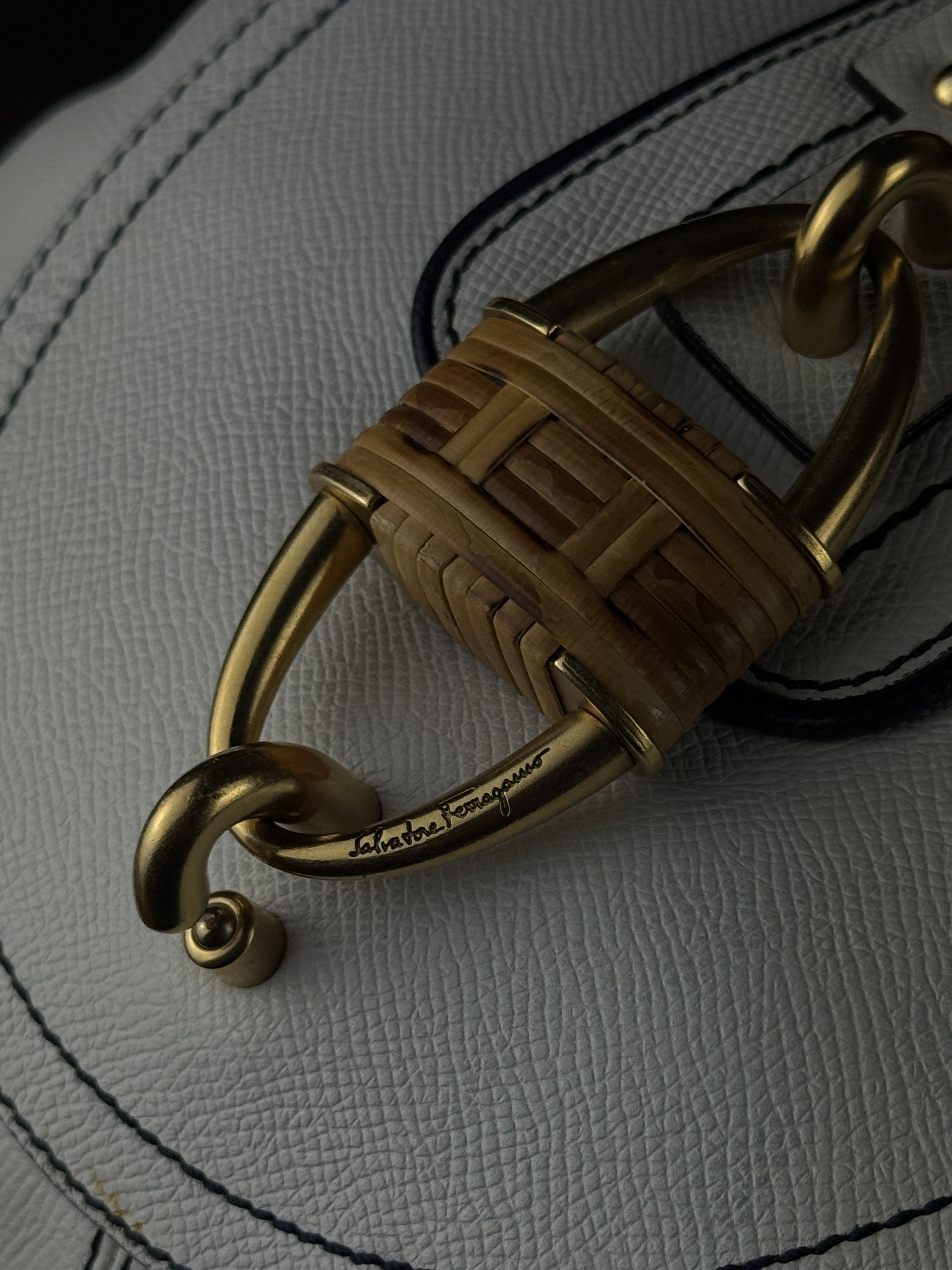 Salvatore Ferragamo Beautiful Vintage White Leather Salvatore Ferragamo Bag Size ONE SIZE - 3 Thumbnail