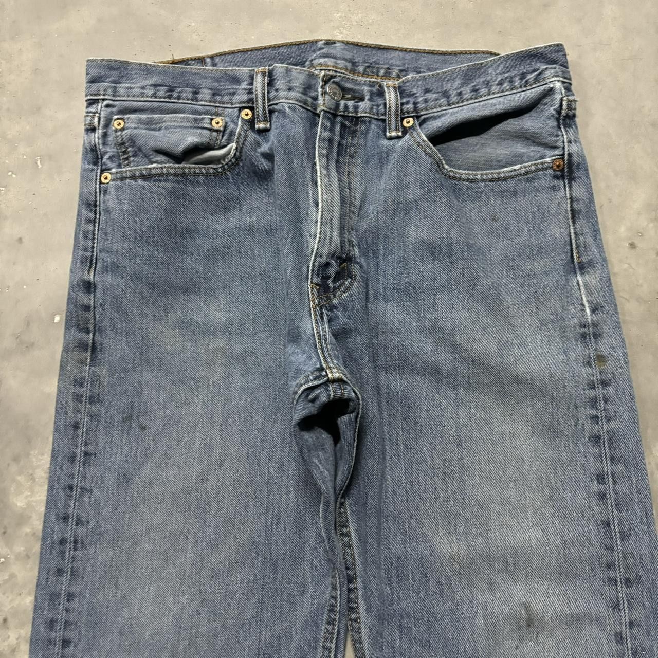 Levi's × Vintage Crazy Vintage Y2K/2000s Levi’s Medium Wash Essential Denim Jeans! Size US 34 / EU 50 - 5 Thumbnail