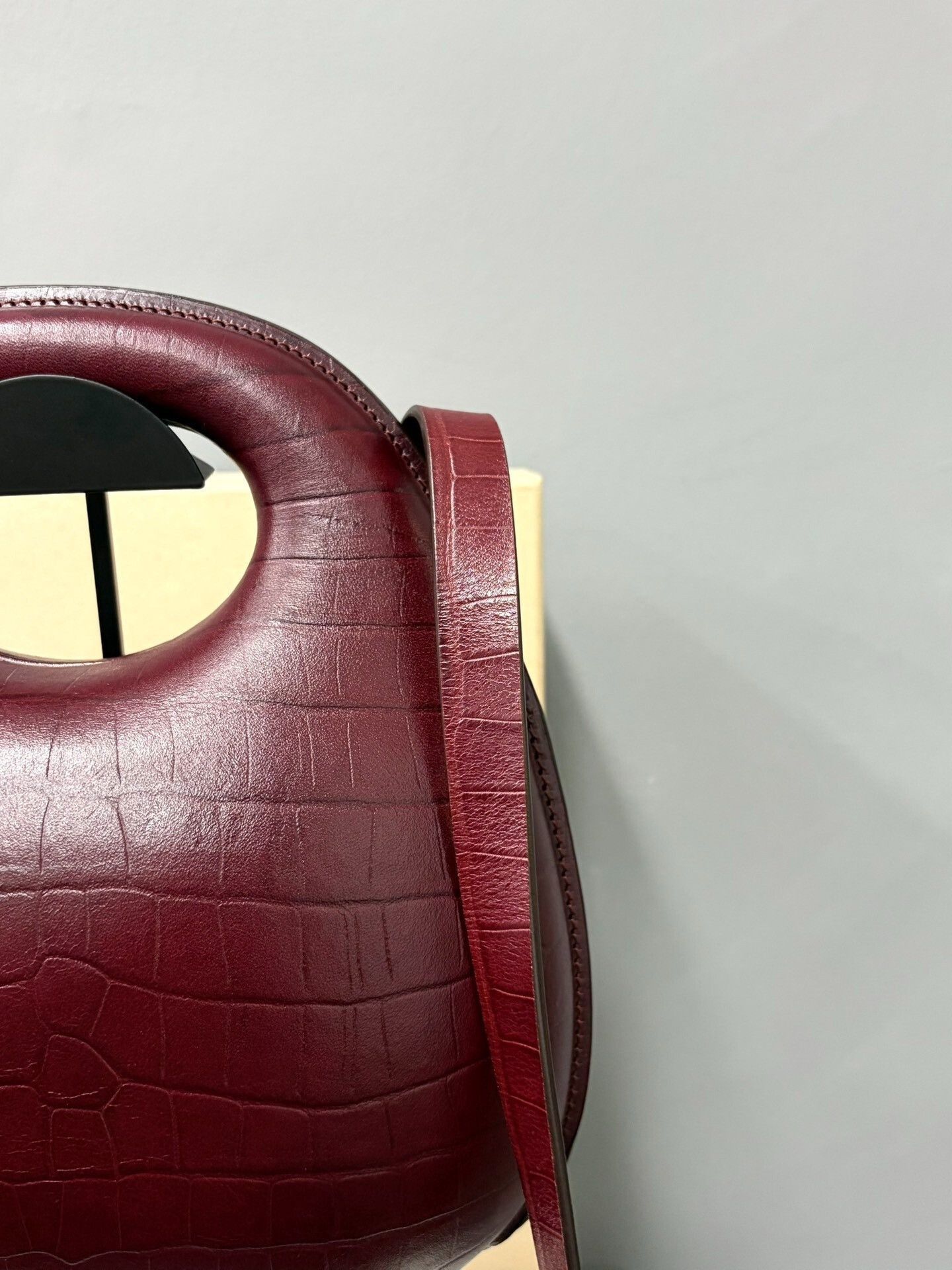 Lemaire Lemaire Egg Bag Crocodile Texture/ Size ONE SIZE - 7 Thumbnail