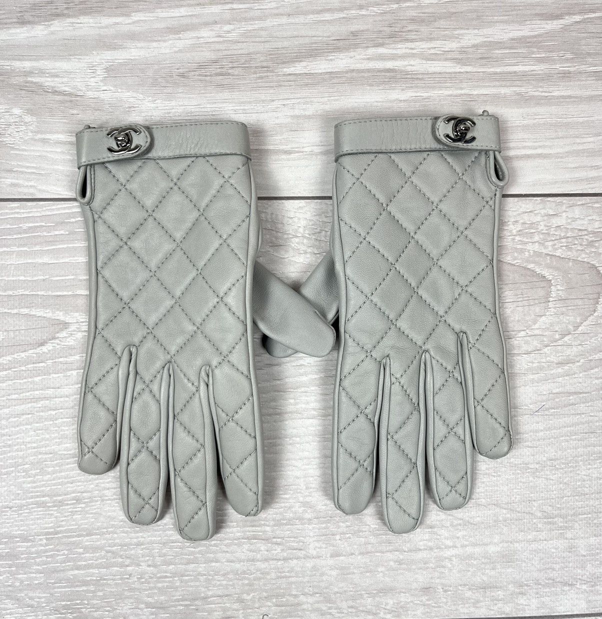 Chanel Chanel Luxury Grey Leather Lambskin Silk Lining Logo Gloves Size ONE SIZE - 1 Thumbnail
