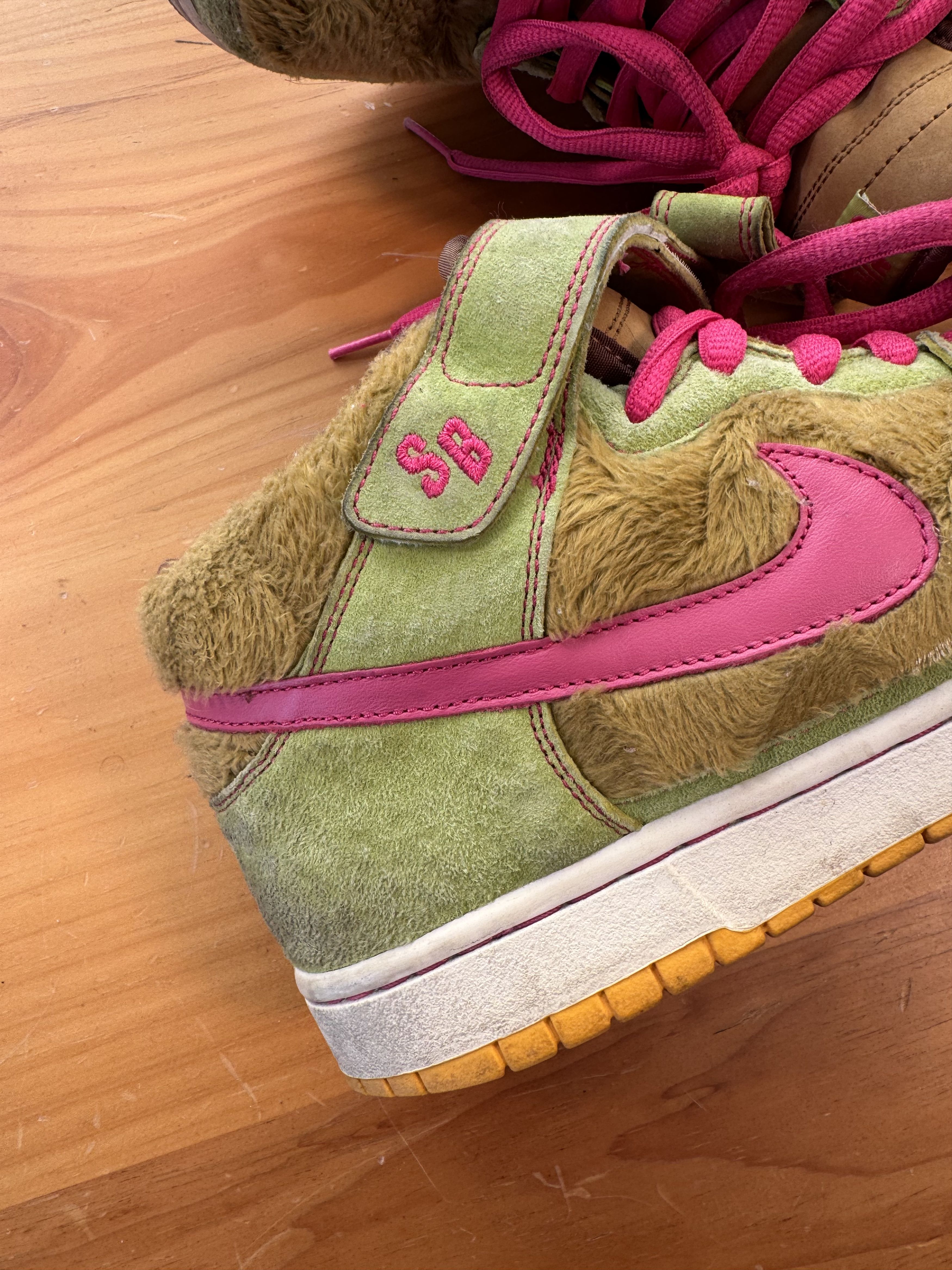 Nike (2006) Nike SB Dunk High The Three Bears ‘Mama Bear’ Size US 10 / EU 43 - 2 Thumbnail