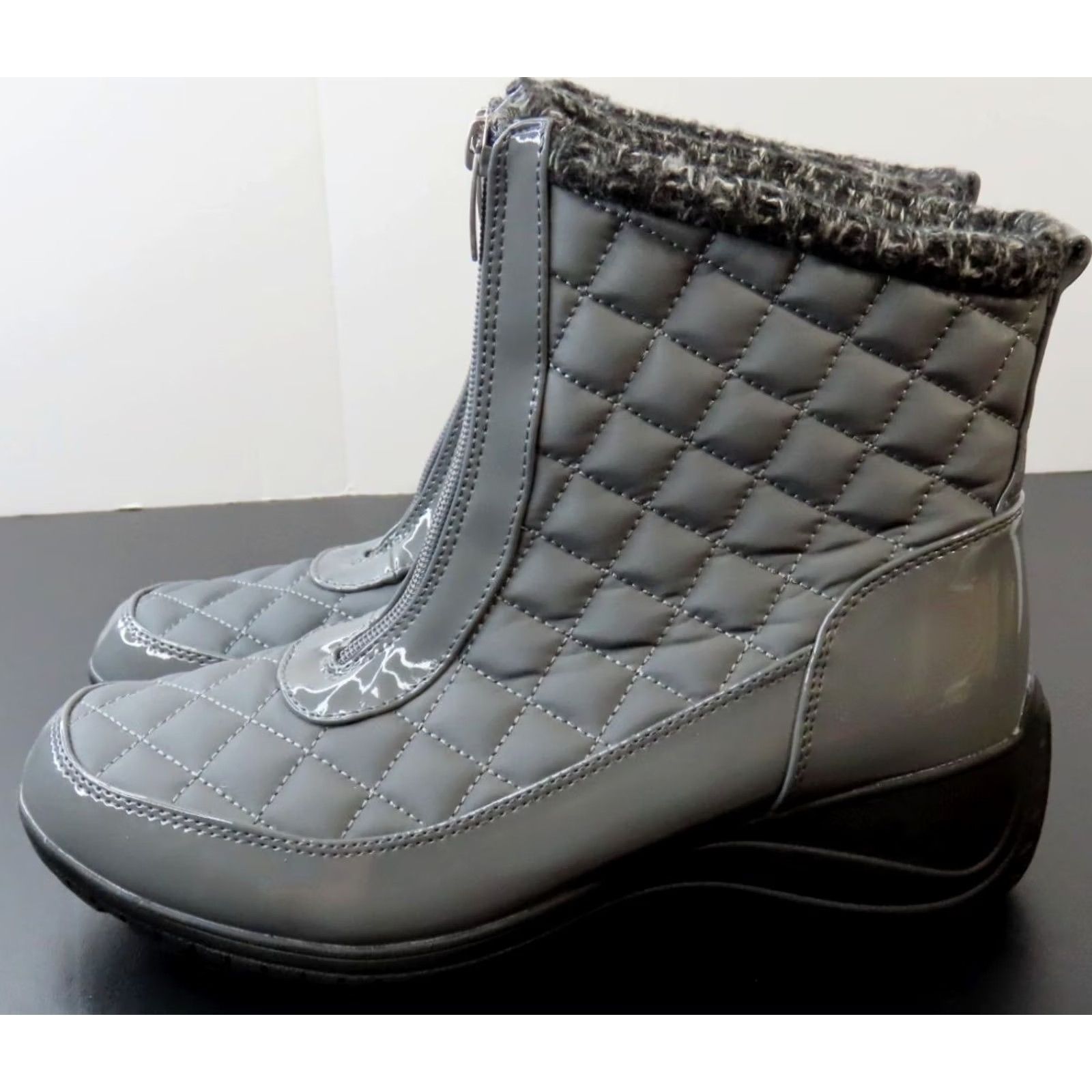Vintage Khombu Waterproof Quilted Front-Zip Insulated Winter Boots Megan Gray 9W Women Boots Gray 9W Waterproof Quilted Ankle Boot Women Megan? Size US 9 / IT 39 - 4 Thumbnail