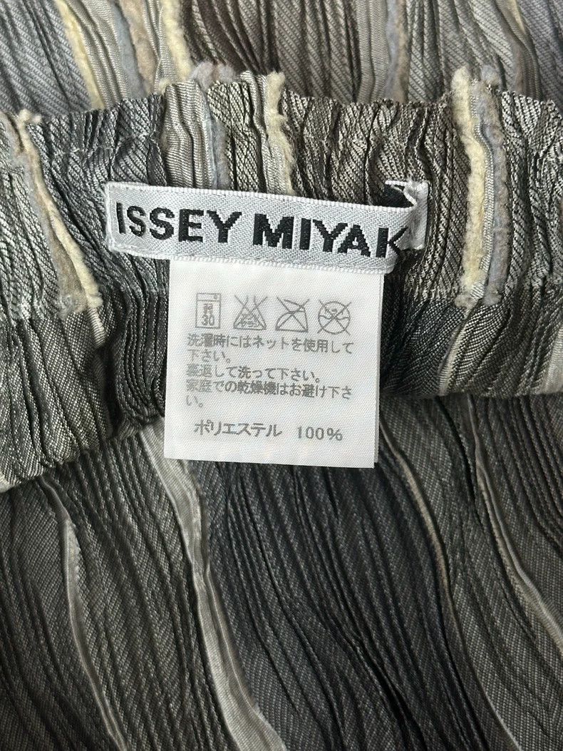Issey Miyake Issey Miyake A golden-brown and grey wavy pleated skirt Size 25" / US 0 / IT 36 - 3 Thumbnail