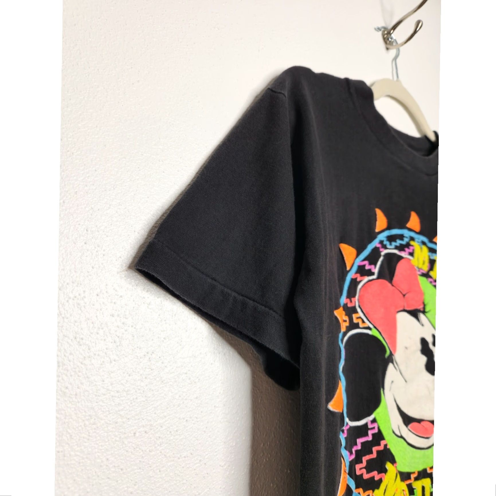 Disney VINTAGE Minnie Mouse Puff Print Shirt Black Disney 90s Single Stitch Men M Neon Art Boys Girls Womens Mens Size US M / EU 48-50 / 2 - 3 Thumbnail