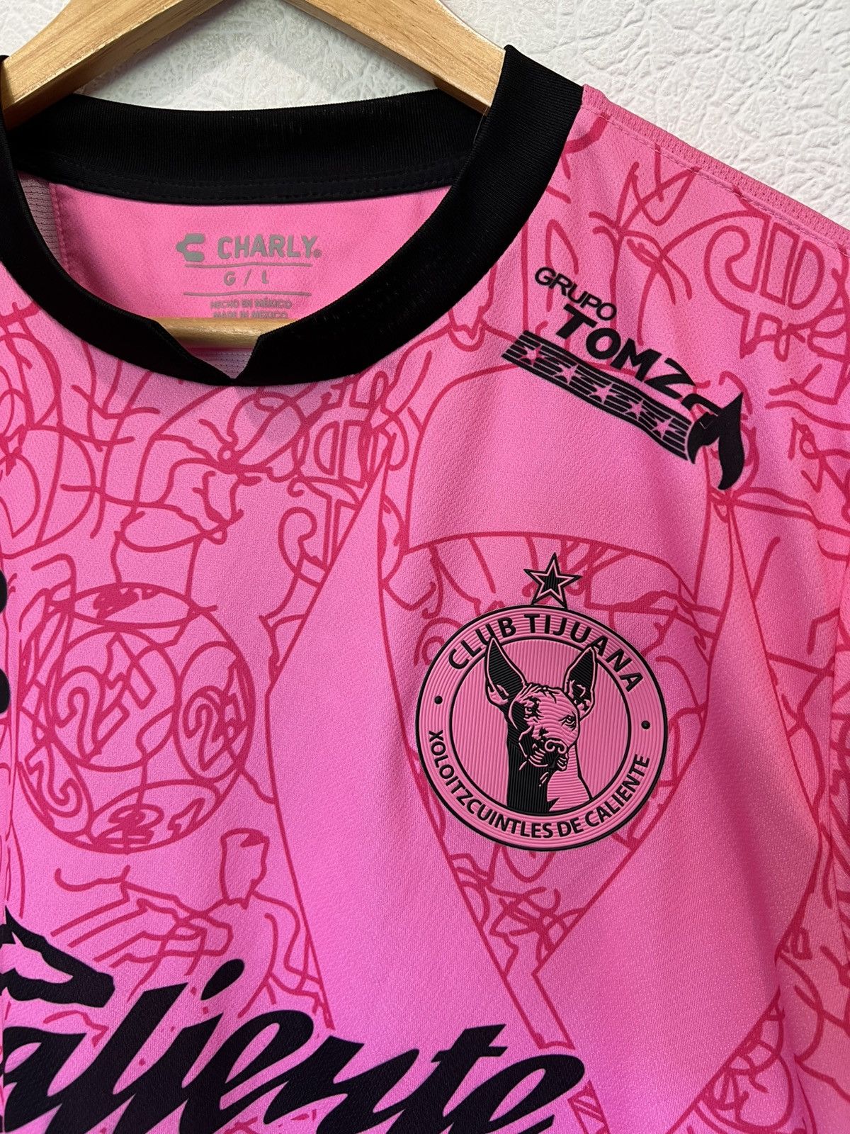Other Club Tijuana 2020/2021 October Pink Kit Soccer Jersey Charly Size US L / EU 52-54 / 3 - 4 Thumbnail
