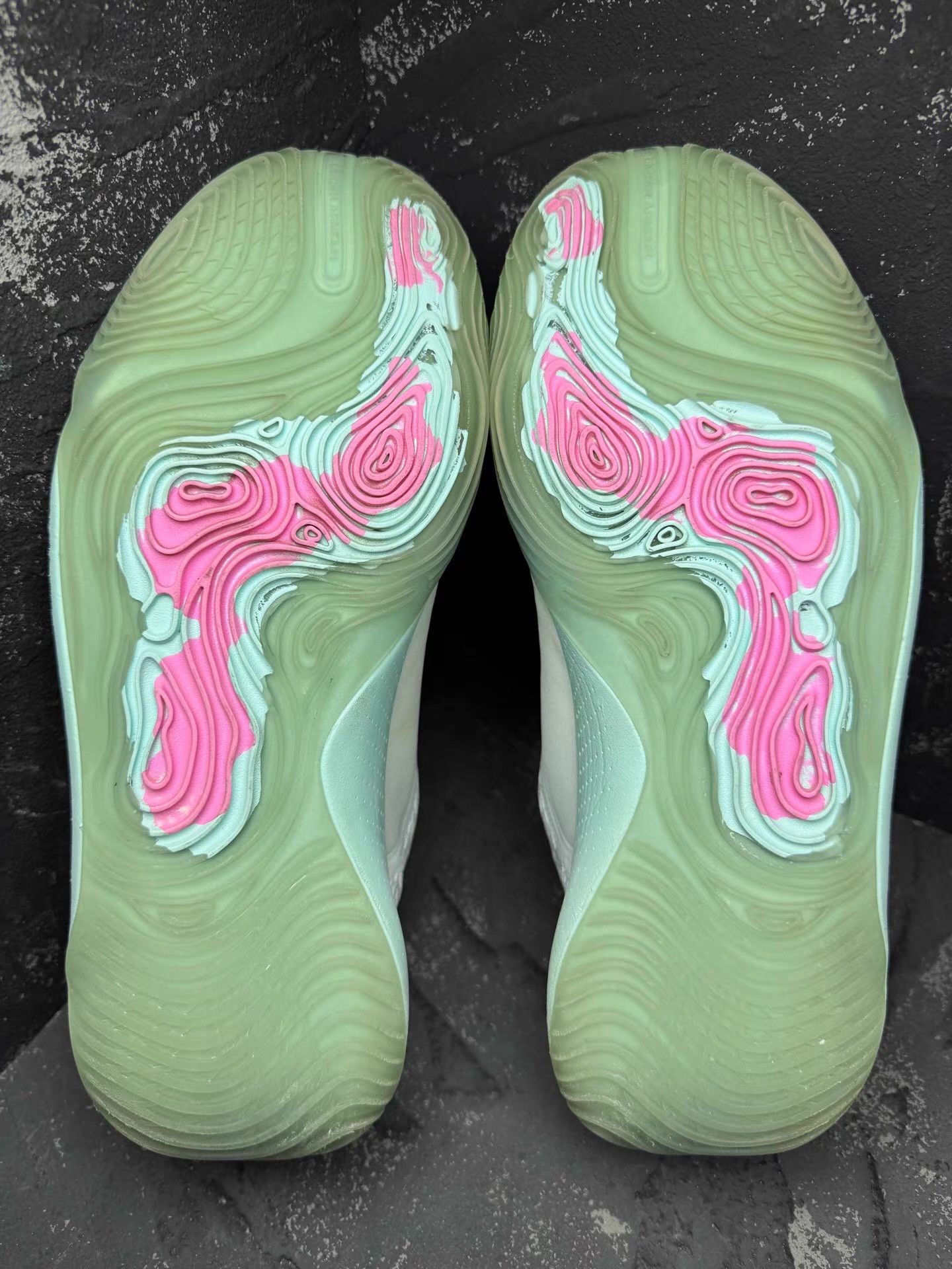 Under Armour Under Armour Spawn 2 Color: White, Pink & Green Q10 Size US 9.5 / EU 42-43 - 3 Thumbnail
