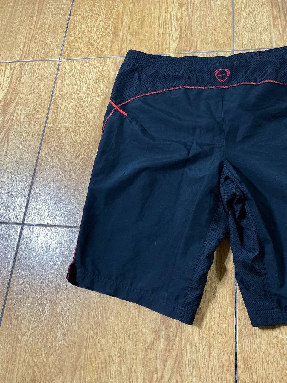 Nike × Vintage 90's NIKE SWOOSH LOGO Y2K RARE RETRO SHORTS Size US 30 / EU 46 - 9 Thumbnail