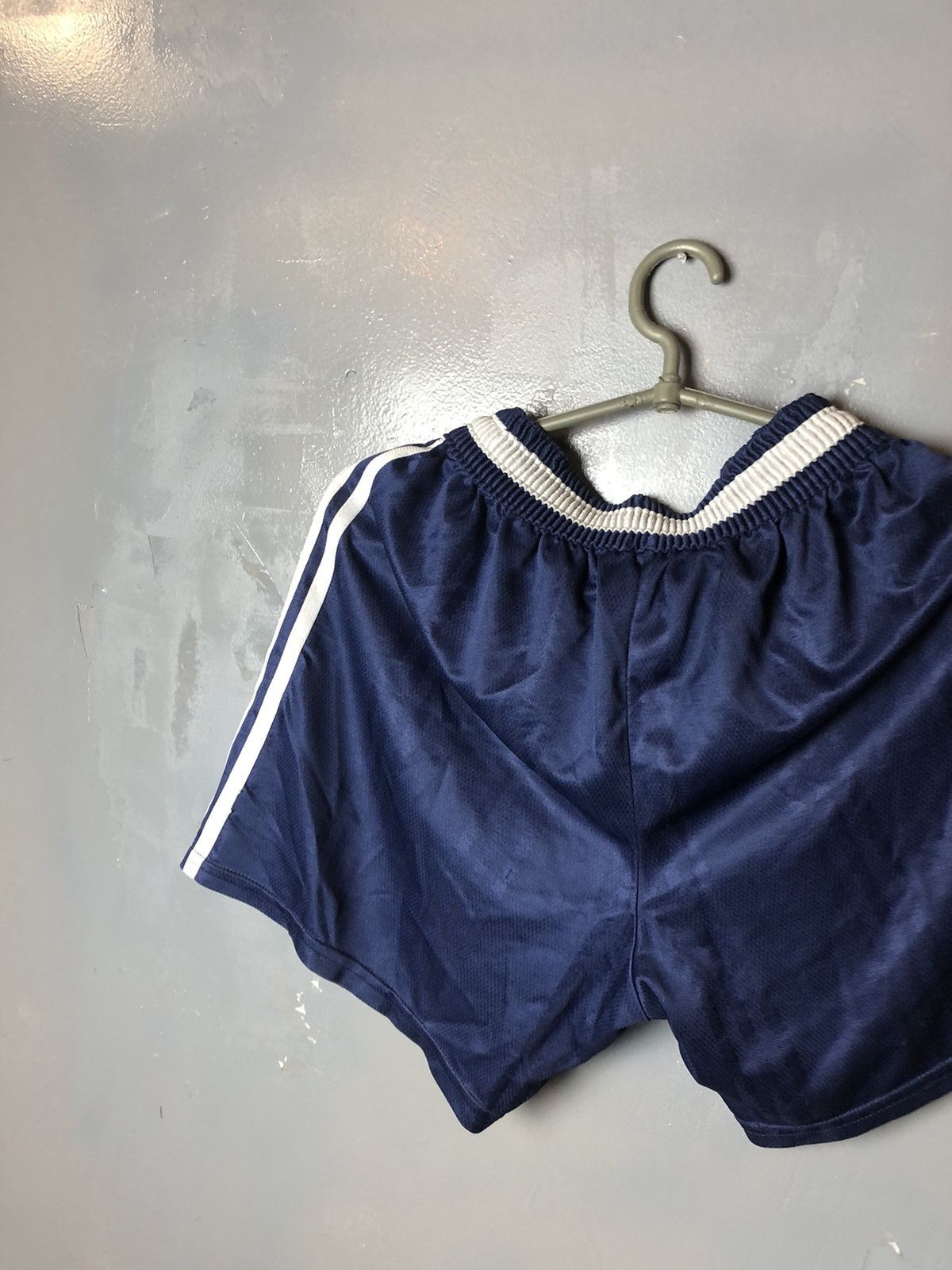 Adidas × Vintage Vintage men’s short Adidas 1999s Size US 32 / EU 48 - 8 Thumbnail