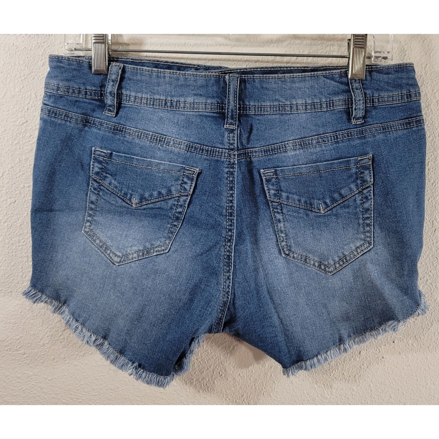 rue21 Rue 21 Stone Wash Embroidered Flowers Frayed Hem Shorts 9 10 Size 32" / US 10 / IT 46 - 2 Thumbnail