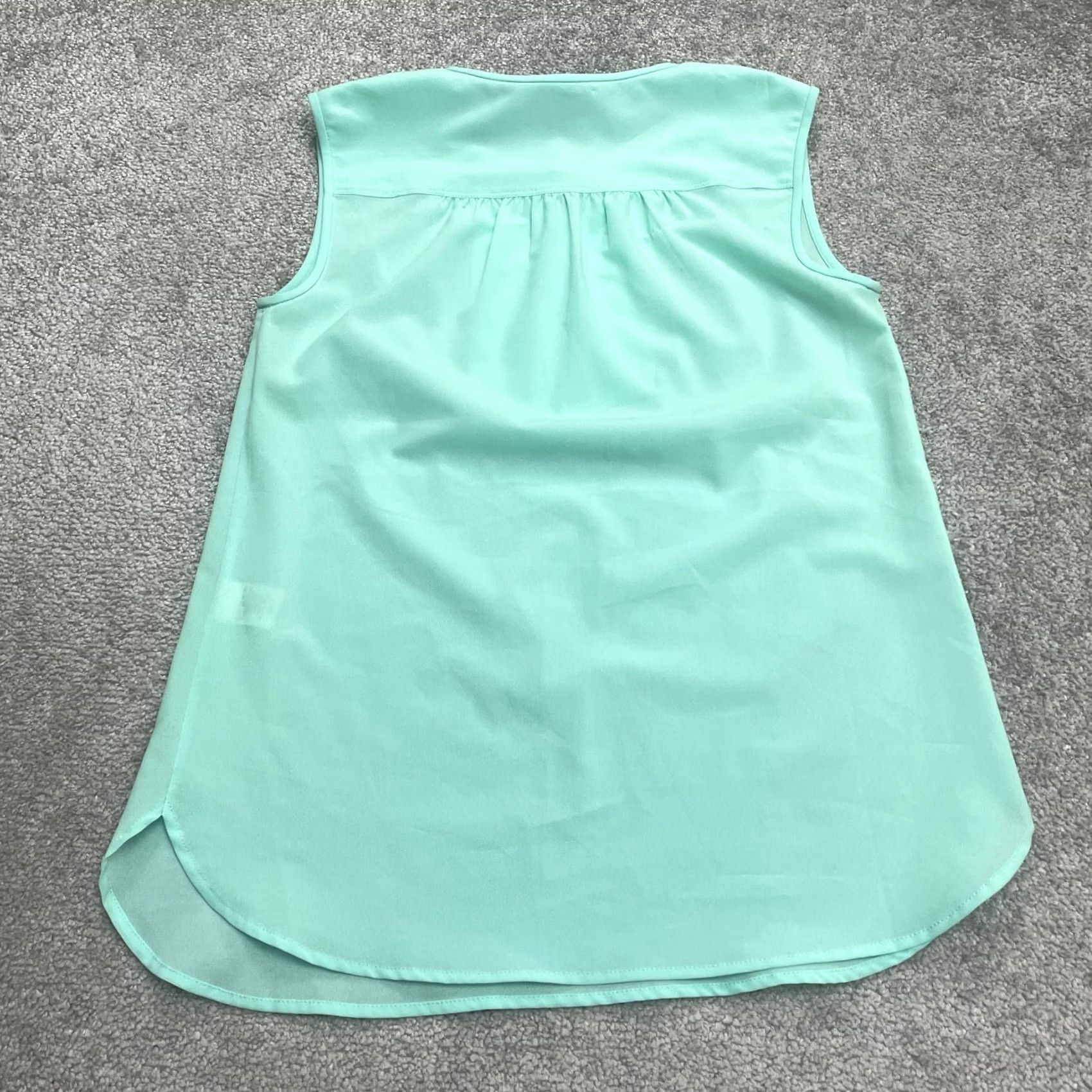 J.Crew J. Crew Drapey Keyhole Chiffon Tank Top Womens 00 Petite Green Sleeveless Casual Tank Shirt Petite Green Womens Size XXS / US 00 / IT 34 - 2 Thumbnail