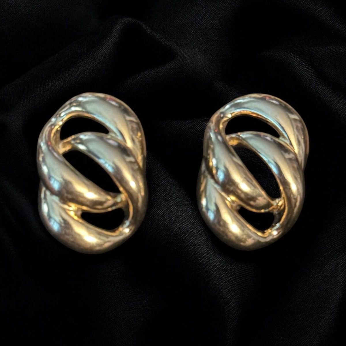Other × Vintage Vintage Napier gold tone chain link clip on earrings Size ONE SIZE - 1 Thumbnail