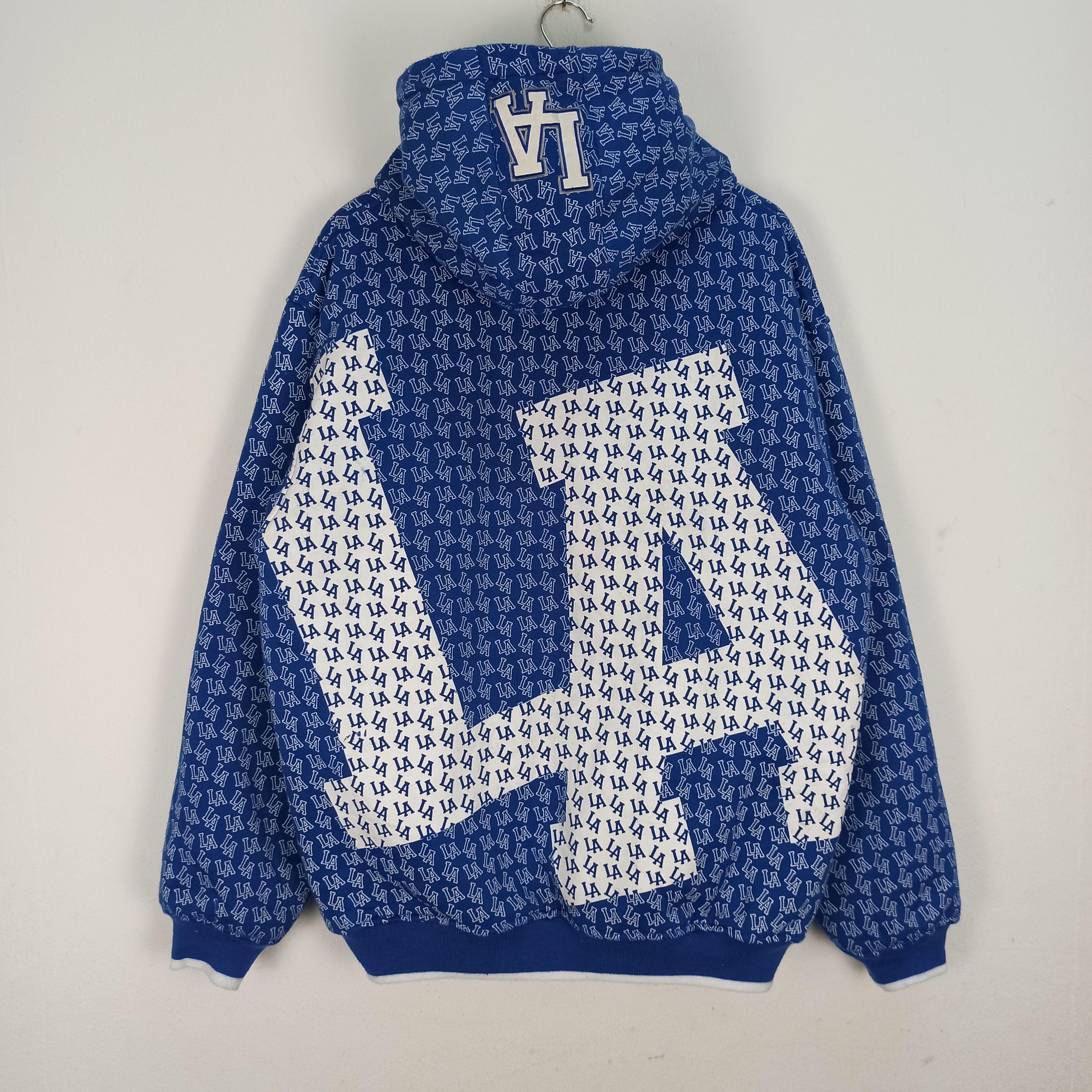 Japanese Brand 🔥Rare🔥 Los Angeles Monogram Big Logo puffer Hoodie style Size US L / EU 52-54 / 3 - 1 Thumbnail