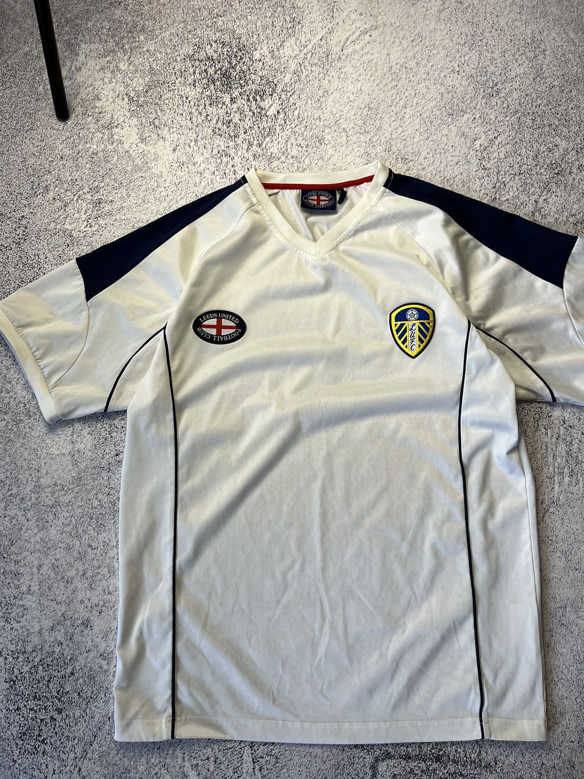Vintage Mans Vintage LEEDS UNITED Soccer Jersey Y2K Size US S / EU 44-46 / 1 - 5 Thumbnail