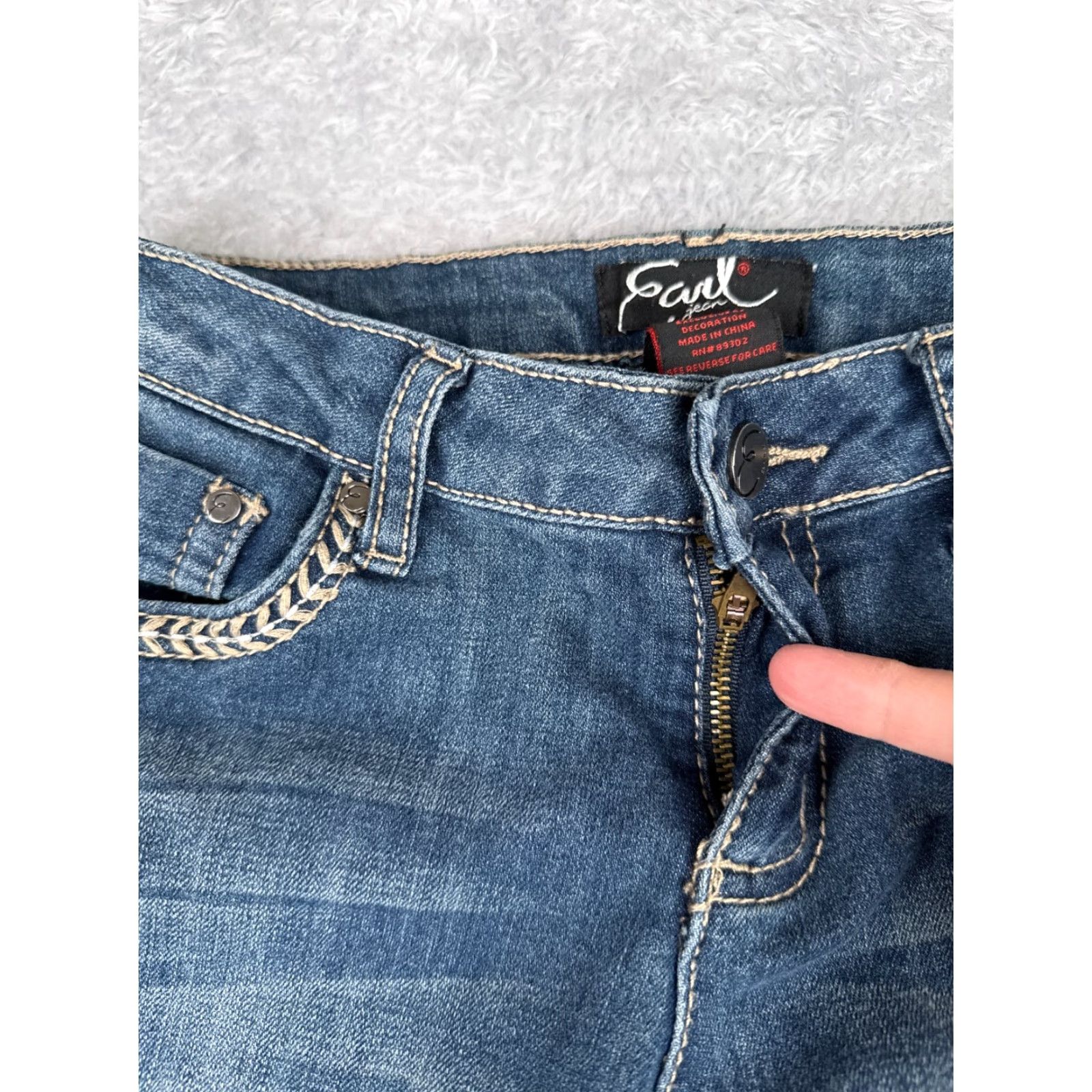Vintage Earl Jean Jeans Women 6P Blue Bootcut Embroidered Low Rise Cotton Blend 28x28 Jeans Women 6P Blue Bootcut Embroidered Low Rise Cotton Blend 28x28 Size 28" / US 6 / IT 42 - 5 Thumbnail