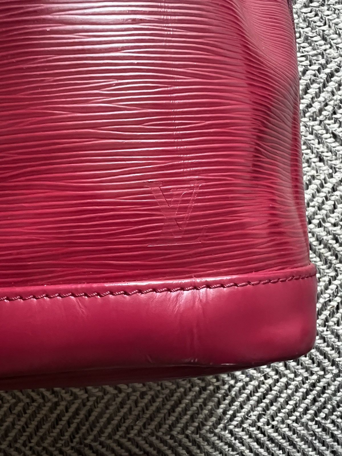 Louis Vuitton Louis Vuitton Fuchsia Epi Leather Noe BB Bag Size ONE SIZE - 5 Thumbnail