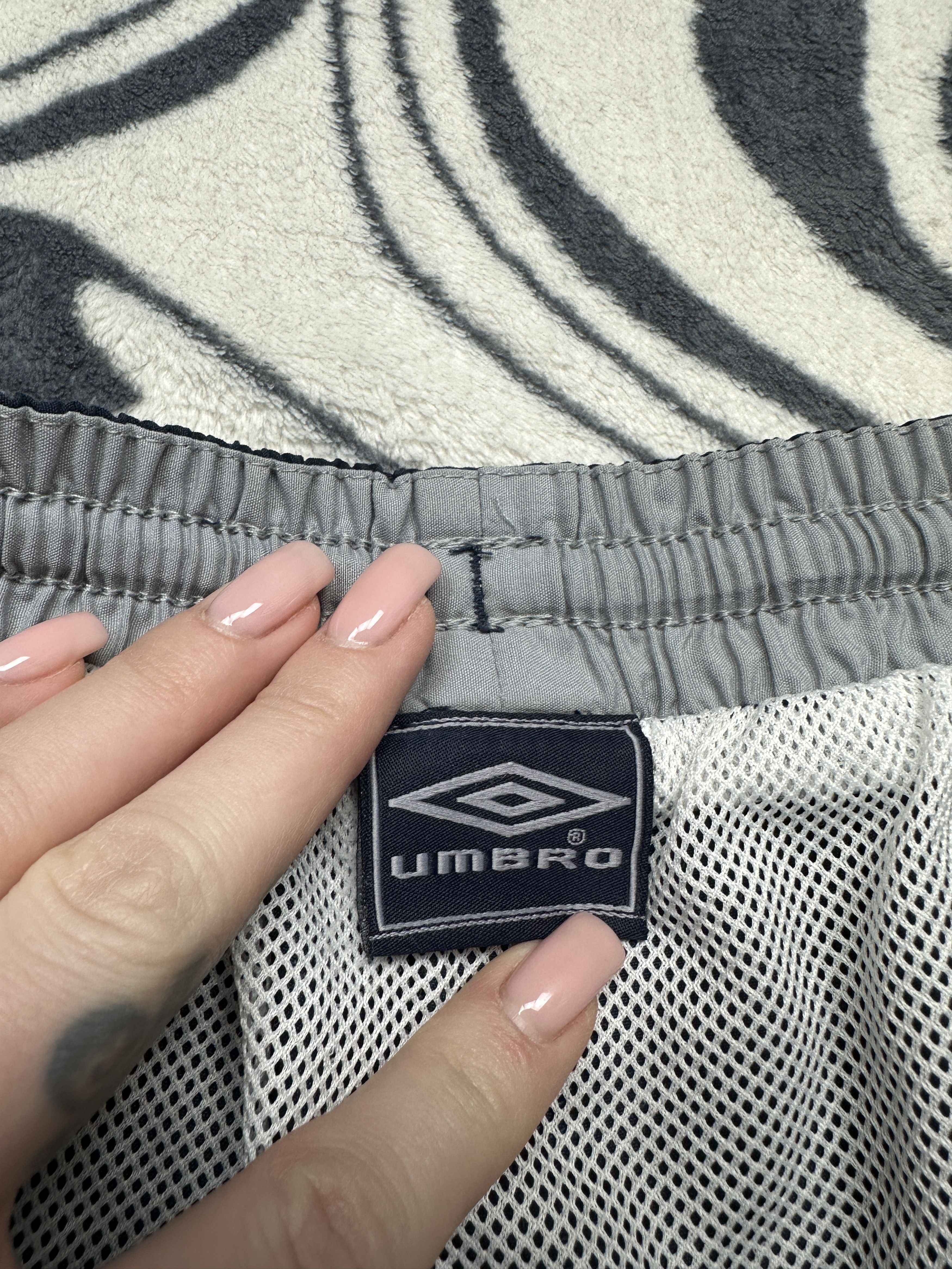Umbro Umbro Vintage Mens Nylon Shorts Y2K Size US 34 / EU 50 - 6 Thumbnail