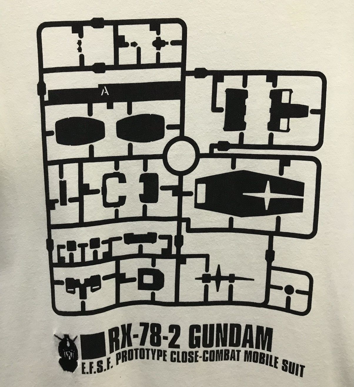 Anime × Japanese Brand × Uniqlo Vintage Uniqlo 40th Anniversary Gunpla RX-78-2 Gundam Shirt Size US XL / EU 56 / 4 - 3 Thumbnail