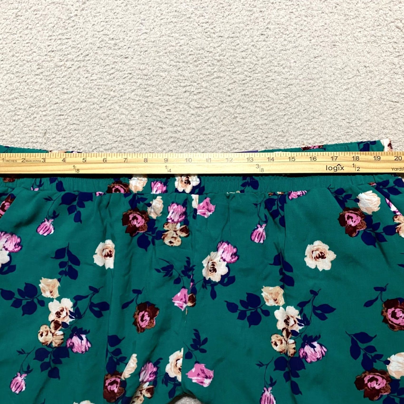 Apt. 9 Apt. 9 Shorts Womens 2XL Green Floral Pull On Elastic Waist Pockets Inseam 3" Size 40" / US 18 - 7 Thumbnail