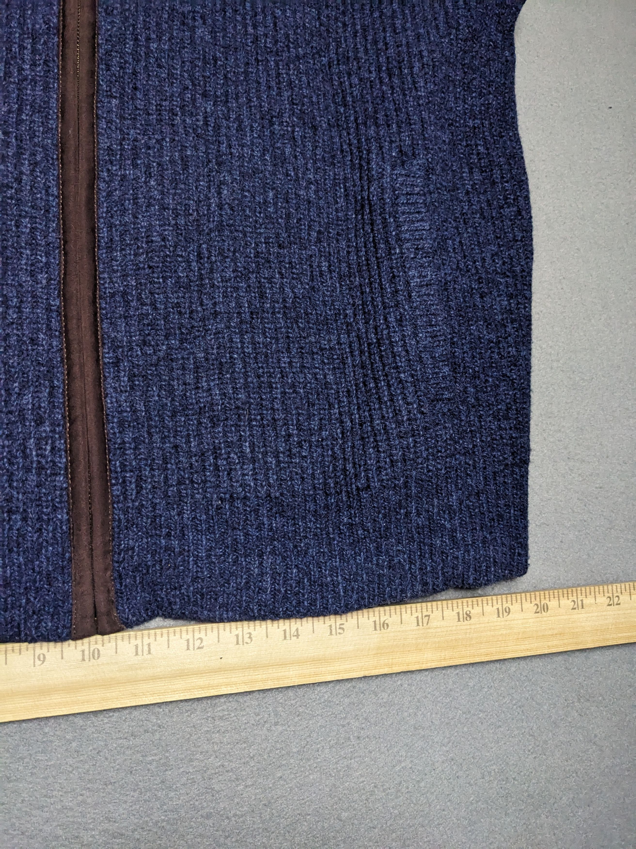 L.L. Bean LL Bean Waterfowl Vest Large Navy Blue Merino Lambswool Size US L / EU 52-54 / 3 - 10 Thumbnail
