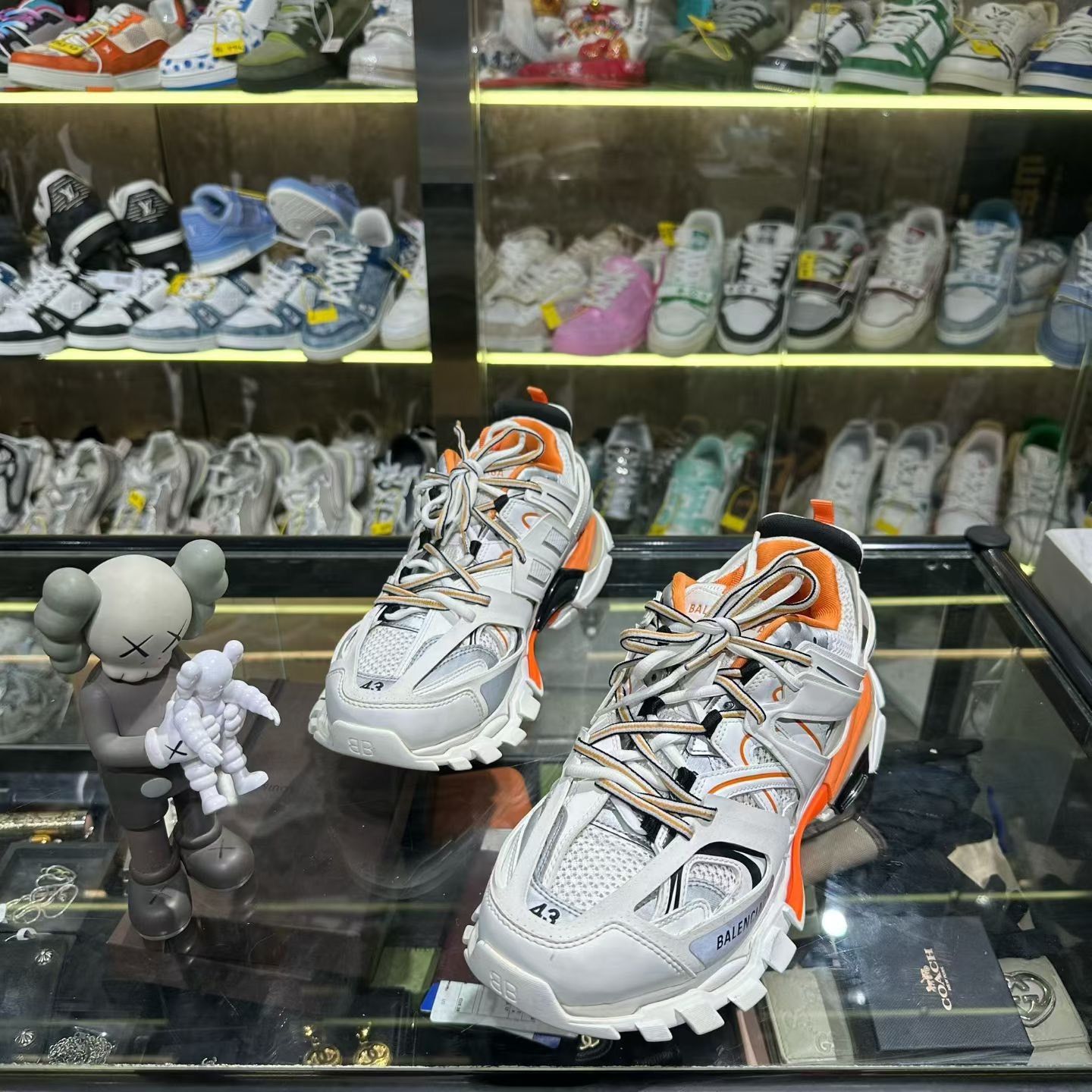 Balenciaga Balenciaga Orange Lowtop Sneakers 10 Men Size US 10 / EU 43 - 1 Thumbnail