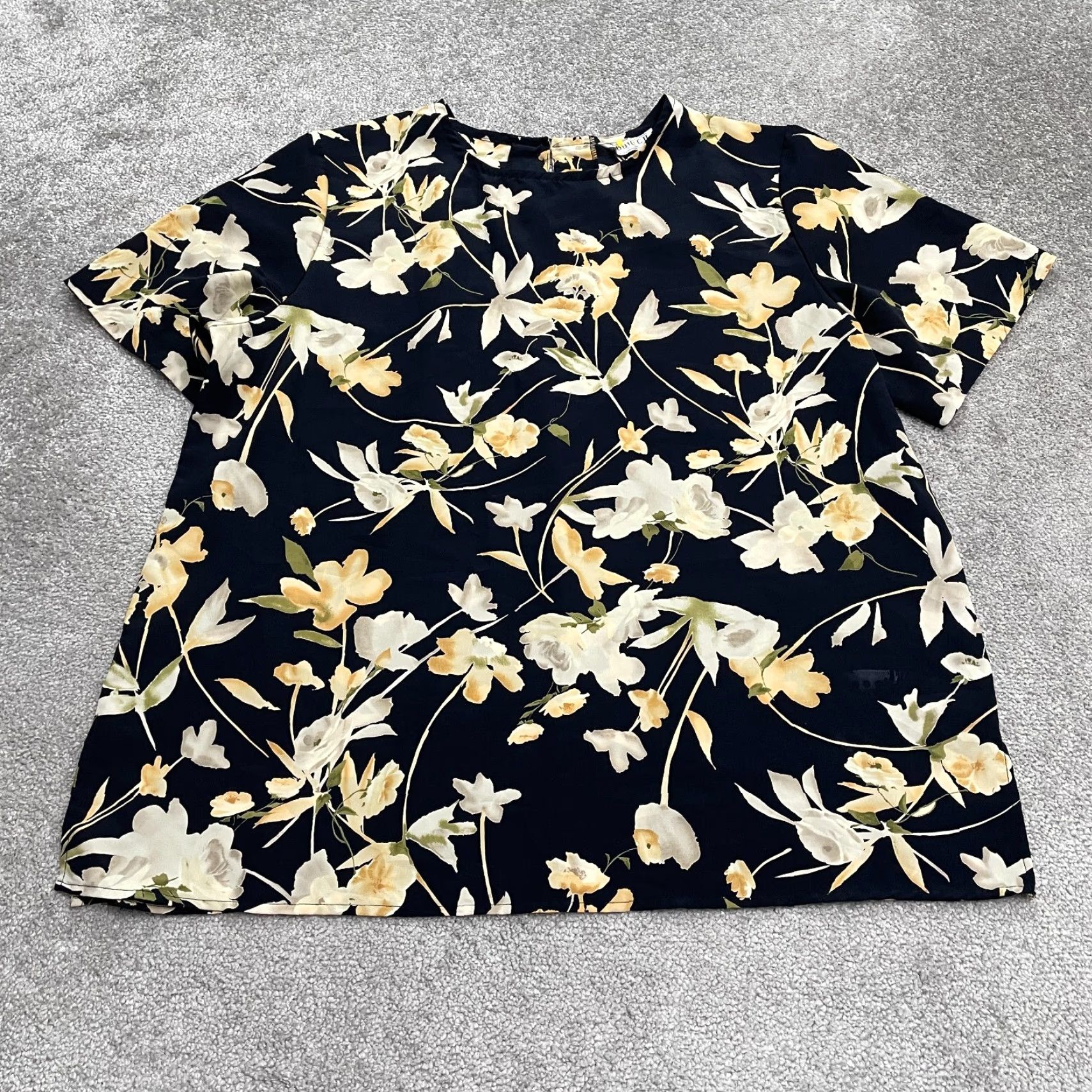 Vintage Studio C II Classic Floral Blouse Womens 24 Black Crew Neck Short Sleeve Top Size 4XL / US 24-26 - 2 Thumbnail