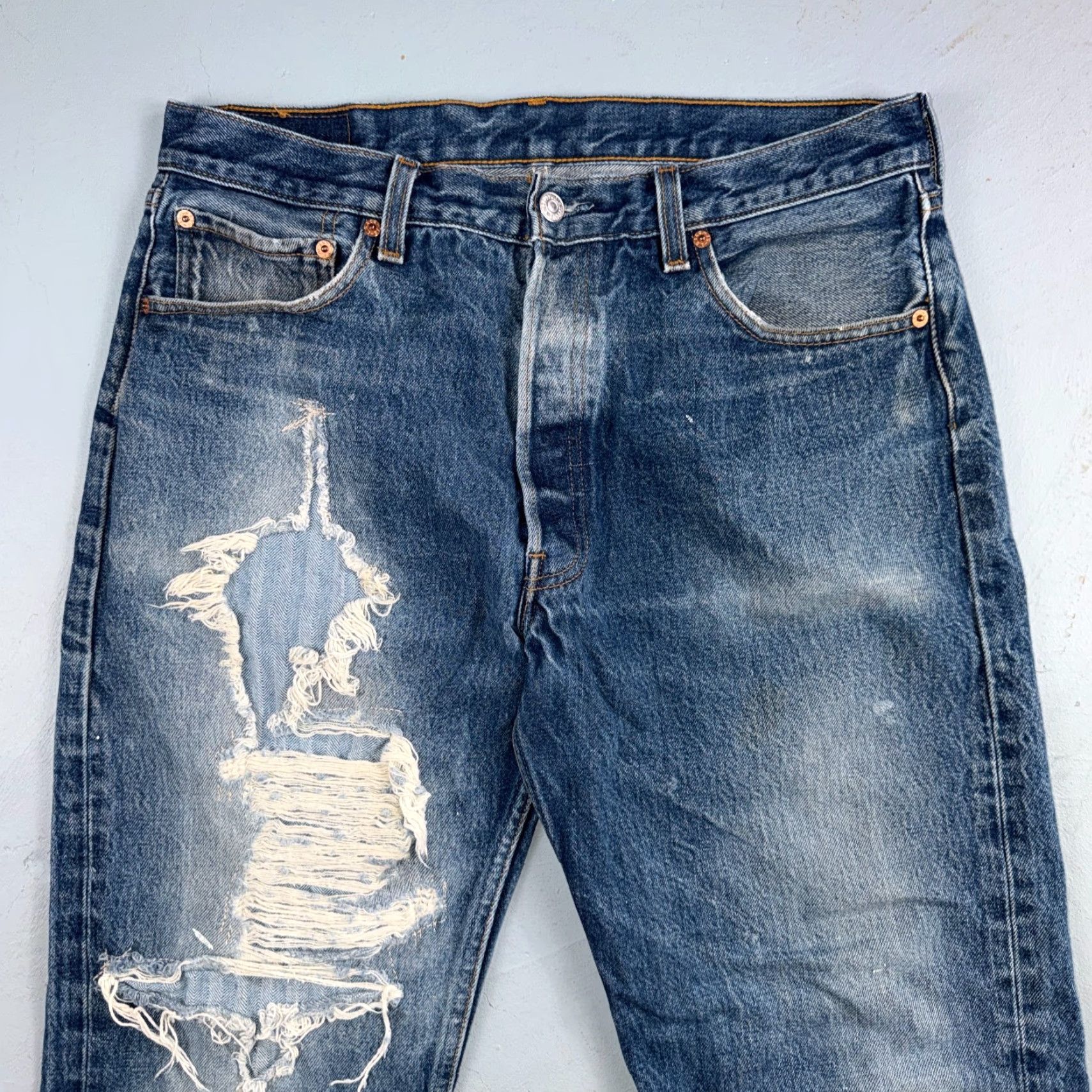 Levi's VINTAGE Levi's 501 Jeans Blue 90s USA Straight Leg 35x36 Men?s Regular 5-Pocket Denim Blue Size US 35 - 2 Thumbnail