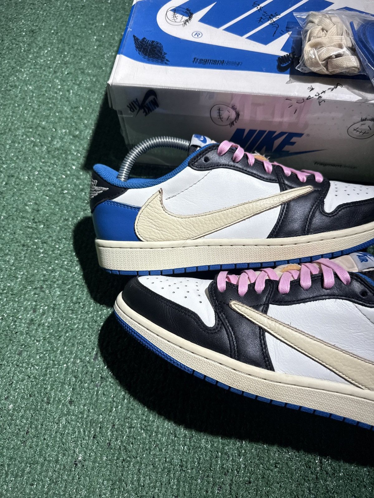 Fragment Design × Jordan Brand × Travis Scott Jordan 1 low og sp Travis Scott Fragment Size US 8.5 / EU 41-42 - 2 Thumbnail