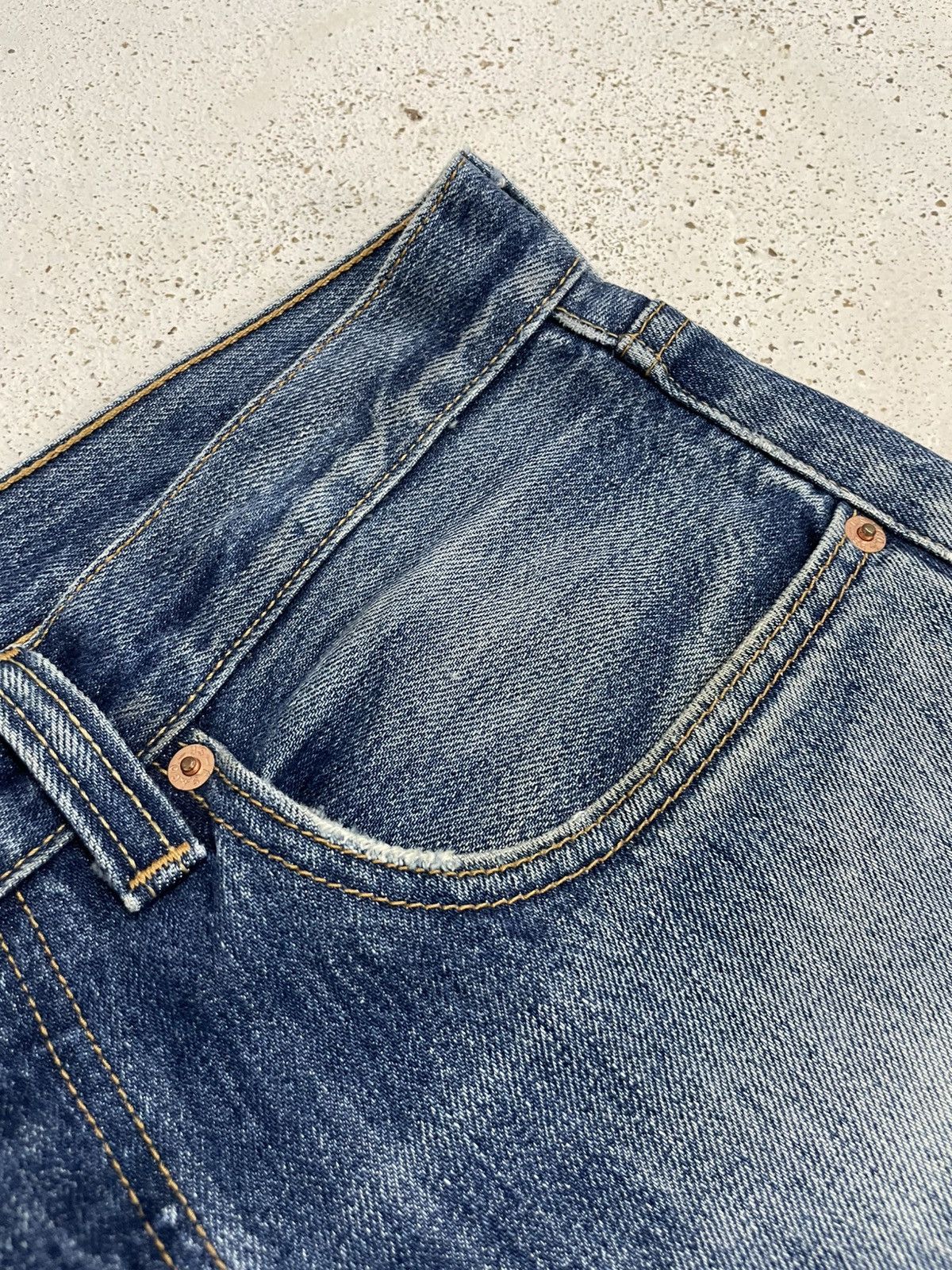 Levi's × Vintage Vintage Y2K Levis 501 Whisker Light Wash Minor Distressed Size US 32 / EU 48 - 9 Thumbnail