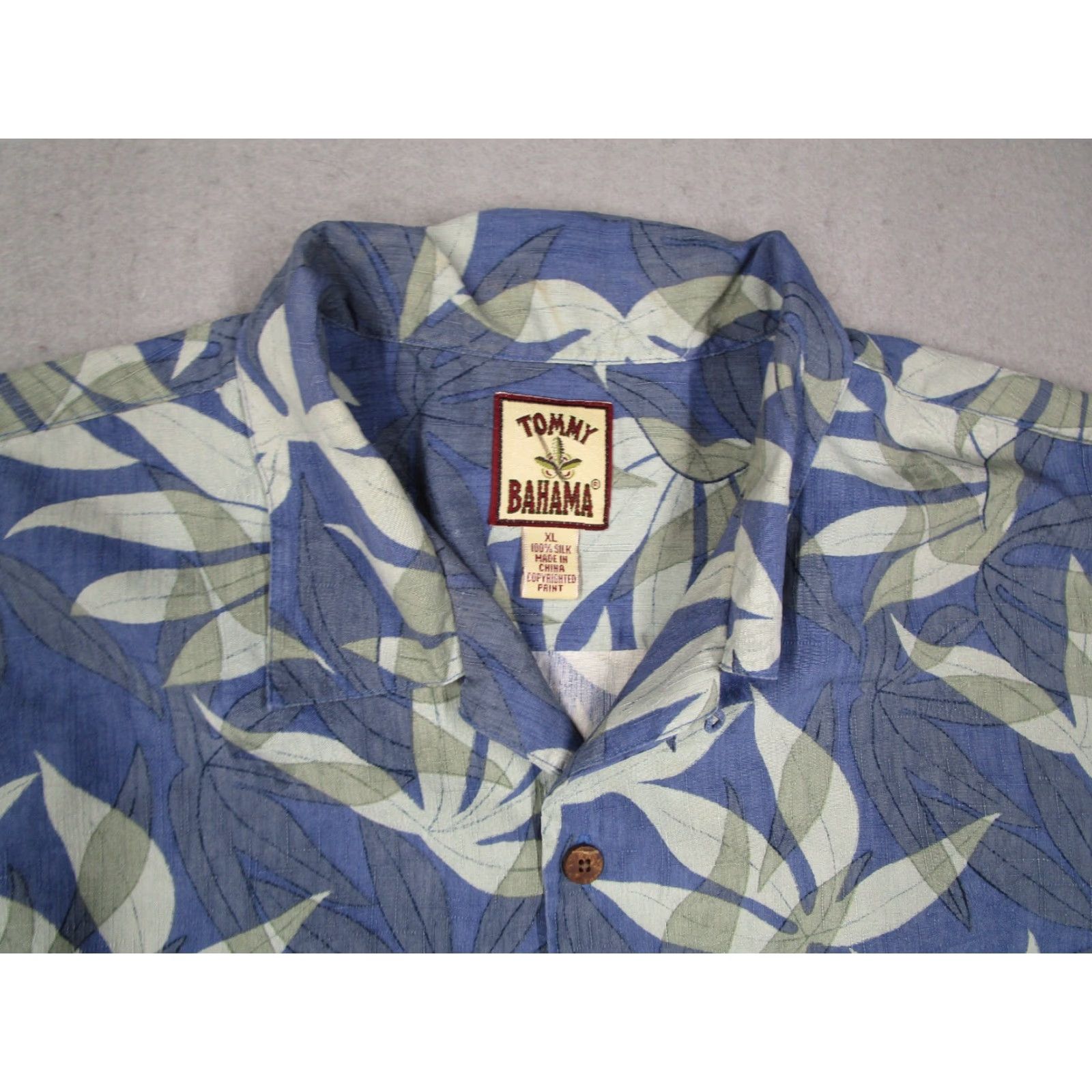 Tommy Bahama VINTAGE Tommy Bahama Shirt Mens XL Blue Silk Short Sleeve Hawaiian Floral Casual Packing Cold Weather Size US XL / EU 56 / 4 - 3 Thumbnail
