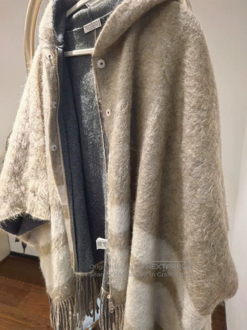 Brunello Cucinelli Brunello Cucinelli Autumn and Winter Shawl, Long Fur Style Size XS / US 0-2 / IT 36-38 - 6 Thumbnail