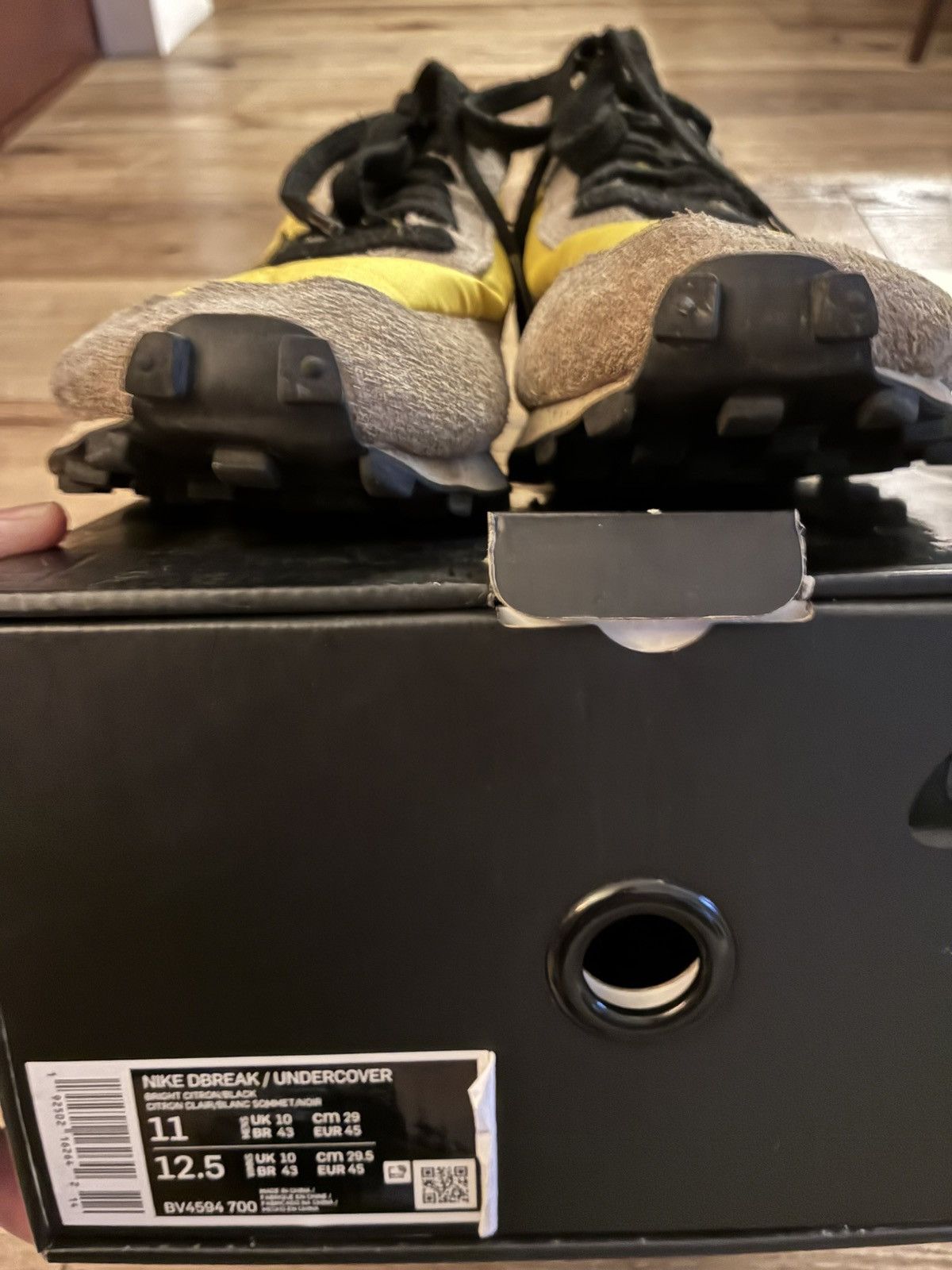 Nike Sneaker bundle 3 pairs. 2 size 11s (Nike) 1 size 10 converse Size US 11 / EU 44 - 7 Thumbnail