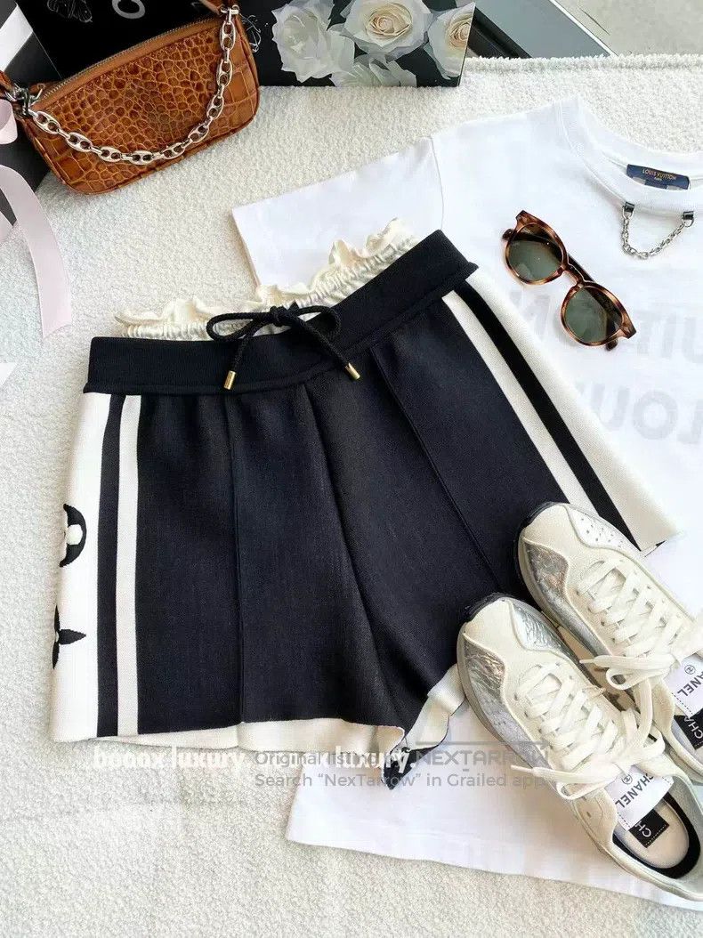 Louis Vuitton Louis Vuitton size xs Black and white striped side panel pr Size 25" / US 0 / IT 36 - 1 Thumbnail