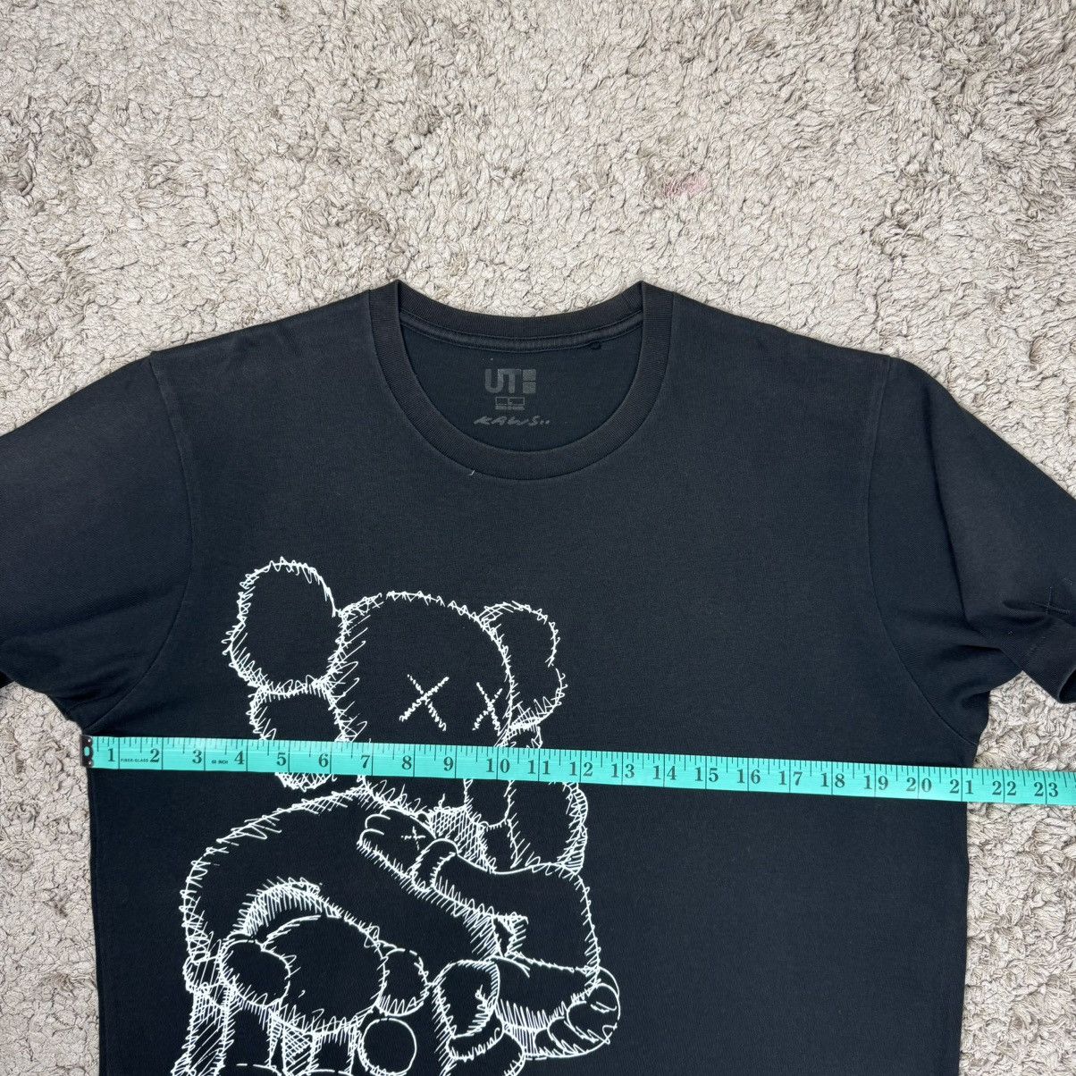 Japanese Brand UT x Kaws T-shirt Size US L / EU 52-54 / 3 - 10 Thumbnail