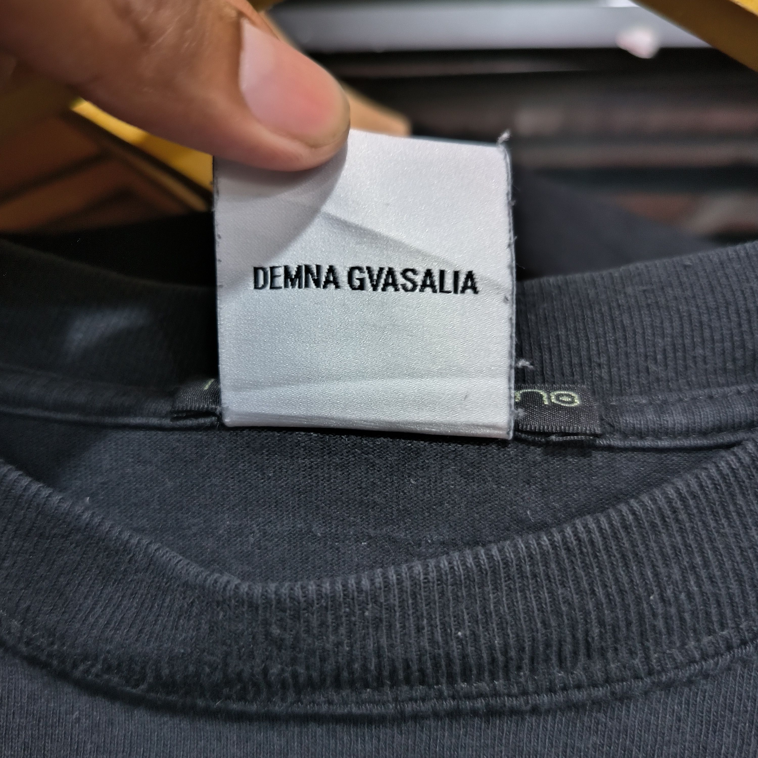 Vetements VETEMENTS Shipping Label Priority Mail Tee Size US M / EU 48-50 / 2 - 3 Thumbnail