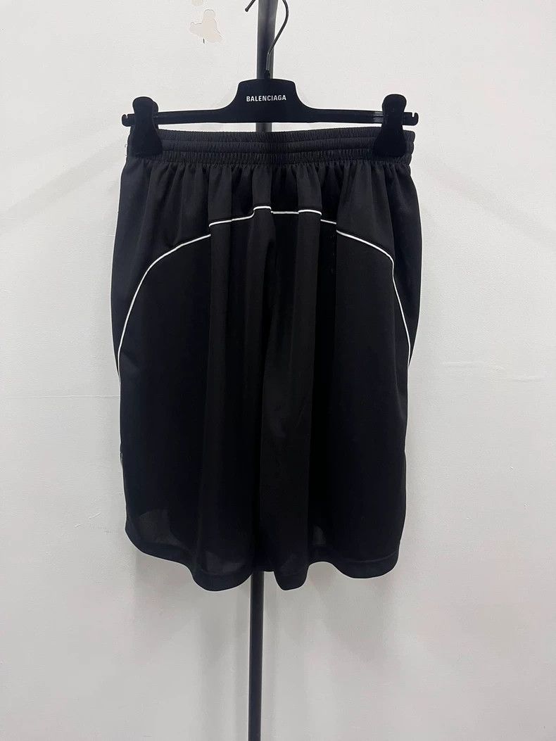 Balenciaga Balenciaga size XS Manchester United Lion Logo Shorts Size US 27 - 2 Thumbnail