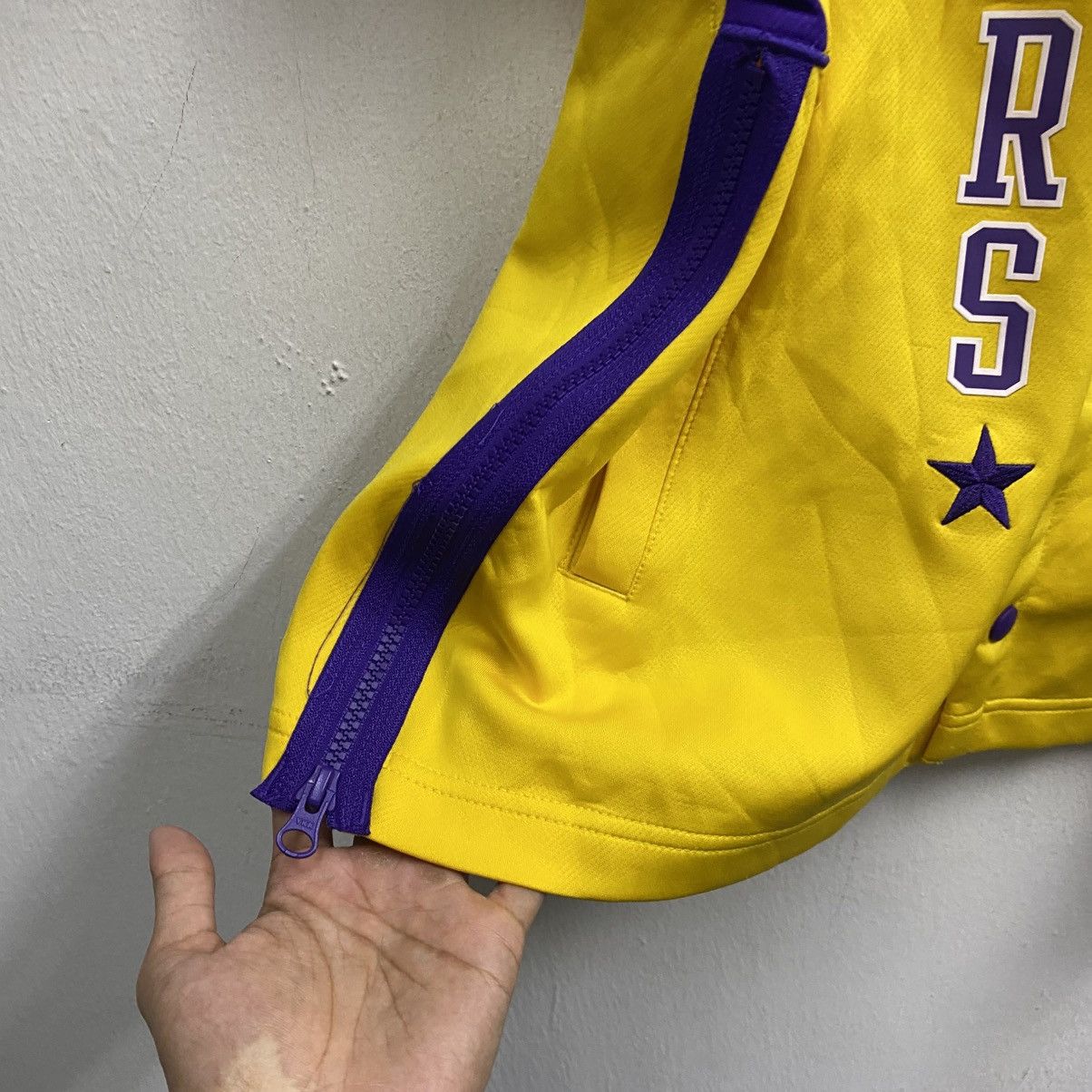 Nike Nike Lakers Showtime City Edition Warmup Size US L / EU 52-54 / 3 - 9 Thumbnail
