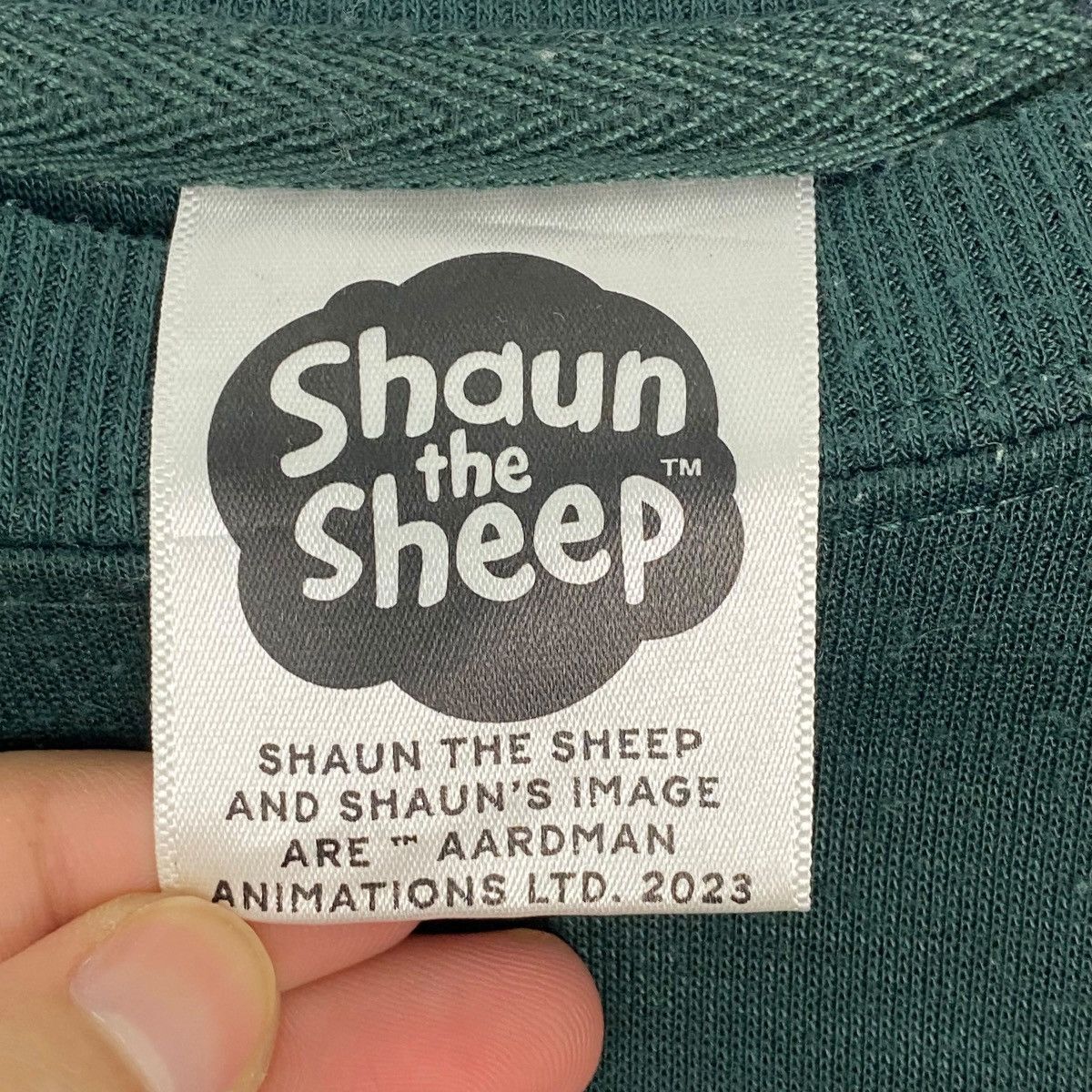 Vintage Vintage Shaun The Sheep Embroidered Crewneck Green Size XL Size US XL / EU 56 / 4 - 8 Thumbnail