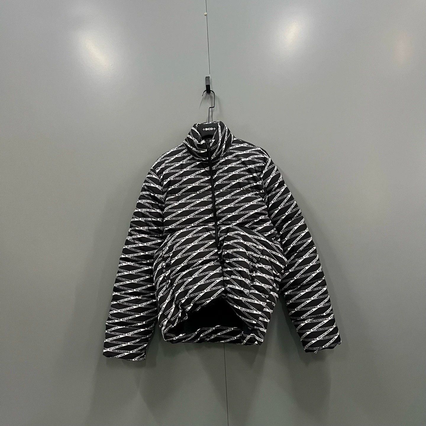 Balenciaga Balenciaga Logo Print Stand Collar Down Jacket - dmc Size US M / EU 48-50 / 2 - 1 Thumbnail