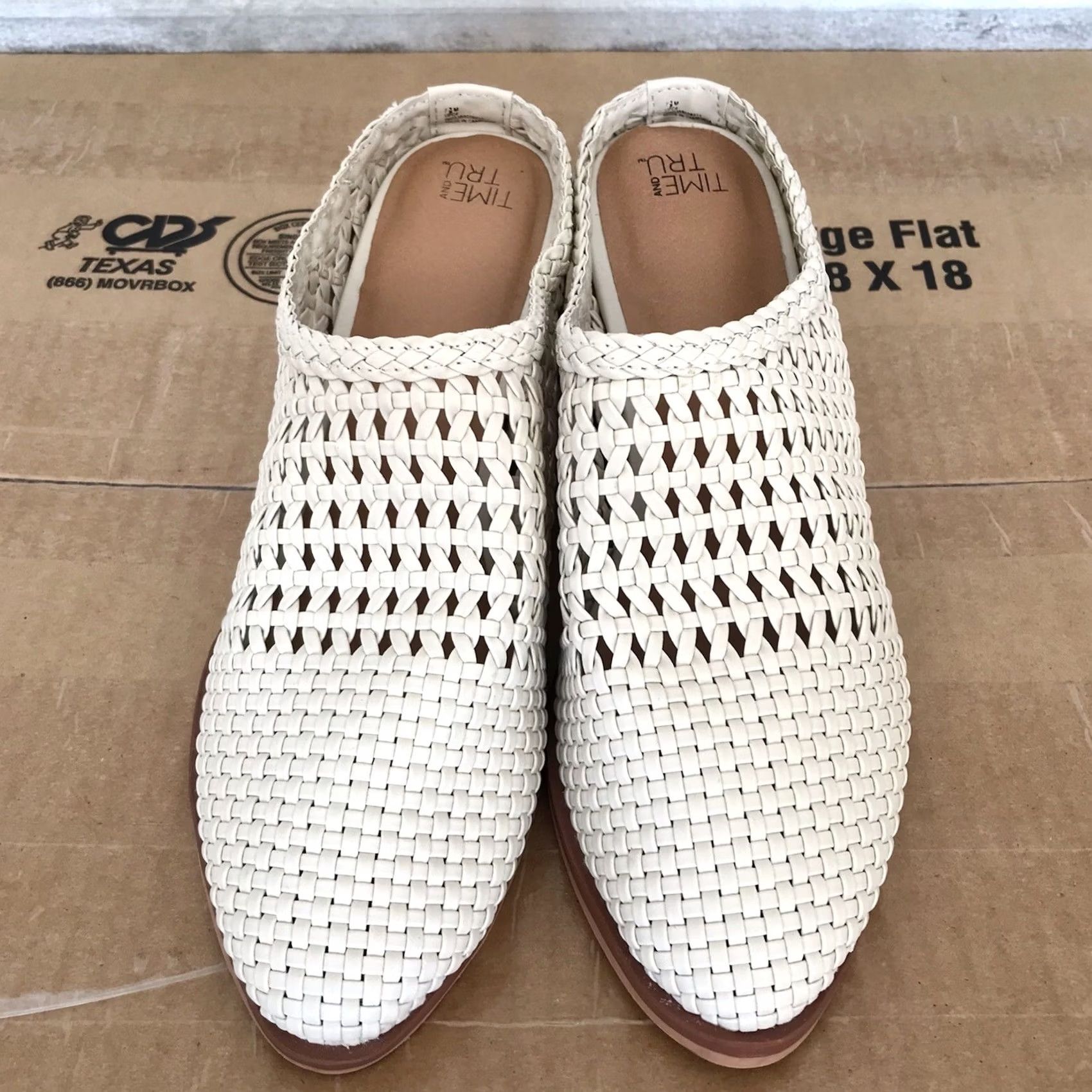 Vintage Time And Tru Women Ivory White Woven Memory Foam Comfort Block Heels Mules 7.5 Size US 8 / IT 38 - 2 Thumbnail