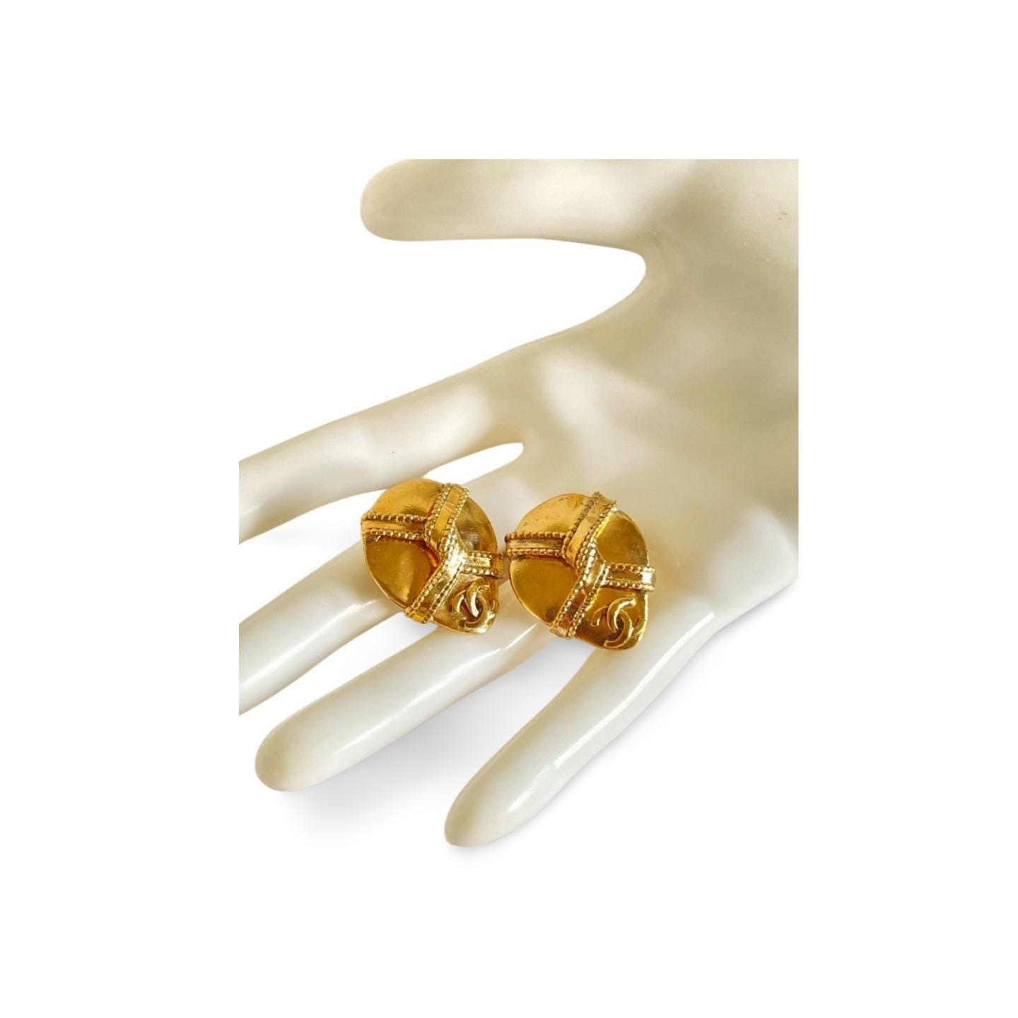 Chanel Vintage Chanel teardrop earrings with twisted ribbon CC mark Size ONE SIZE - 7 Thumbnail