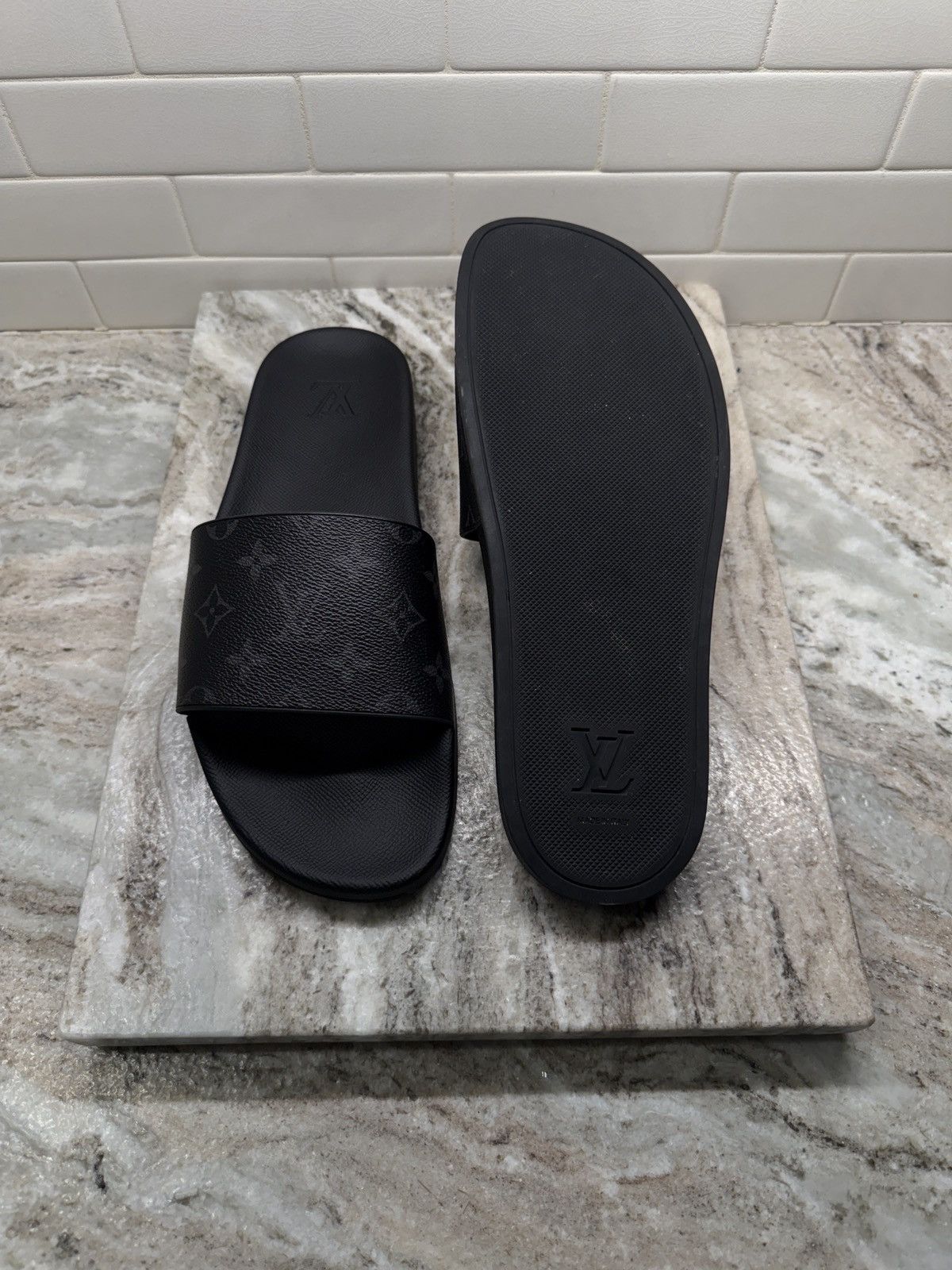 Louis Vuitton Louis Vuitton Waterfront Mule Size US 10 / EU 43 - 5 Thumbnail