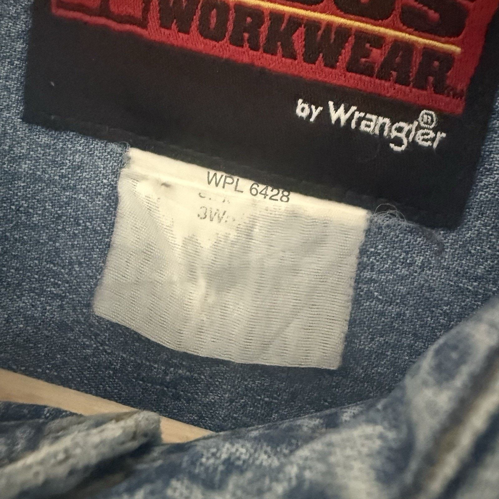 Wrangler Wrangler Riggs Workwear Denim Shirt Embroidered Starched Size US XL / EU 56 / 4 - 3 Thumbnail