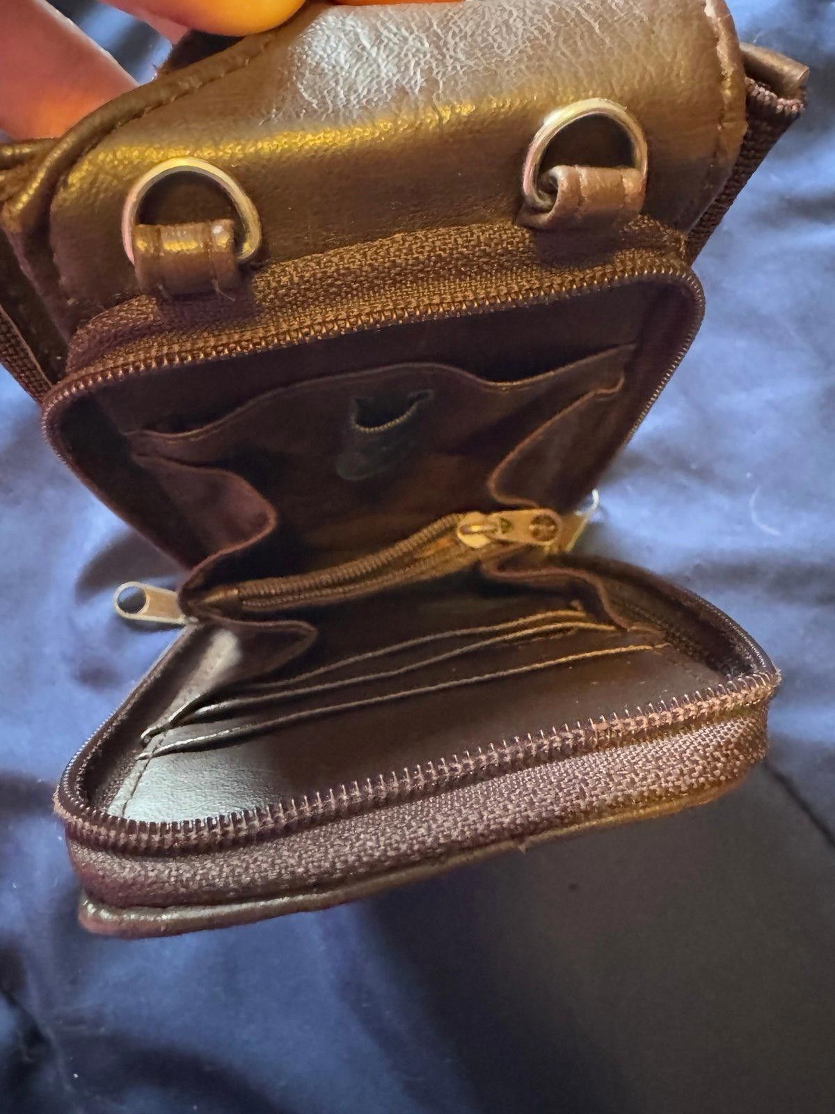 Designer Brown Leather Cell Phone Purse Crossbody Wallet Size ONE SIZE - 3 Thumbnail