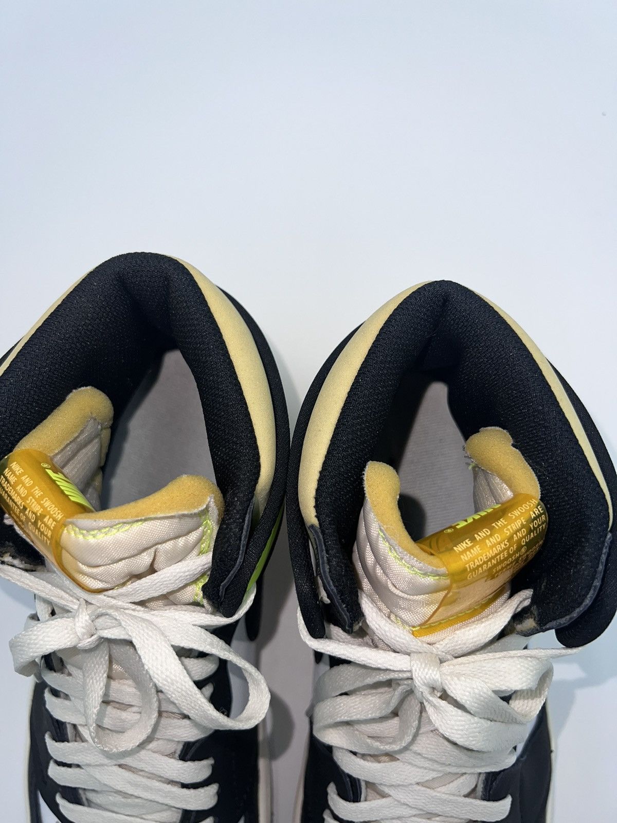 Jordan Brand Jordan 1 Retro High Volt/University Gold Size US 10 / EU 43 - 6 Thumbnail