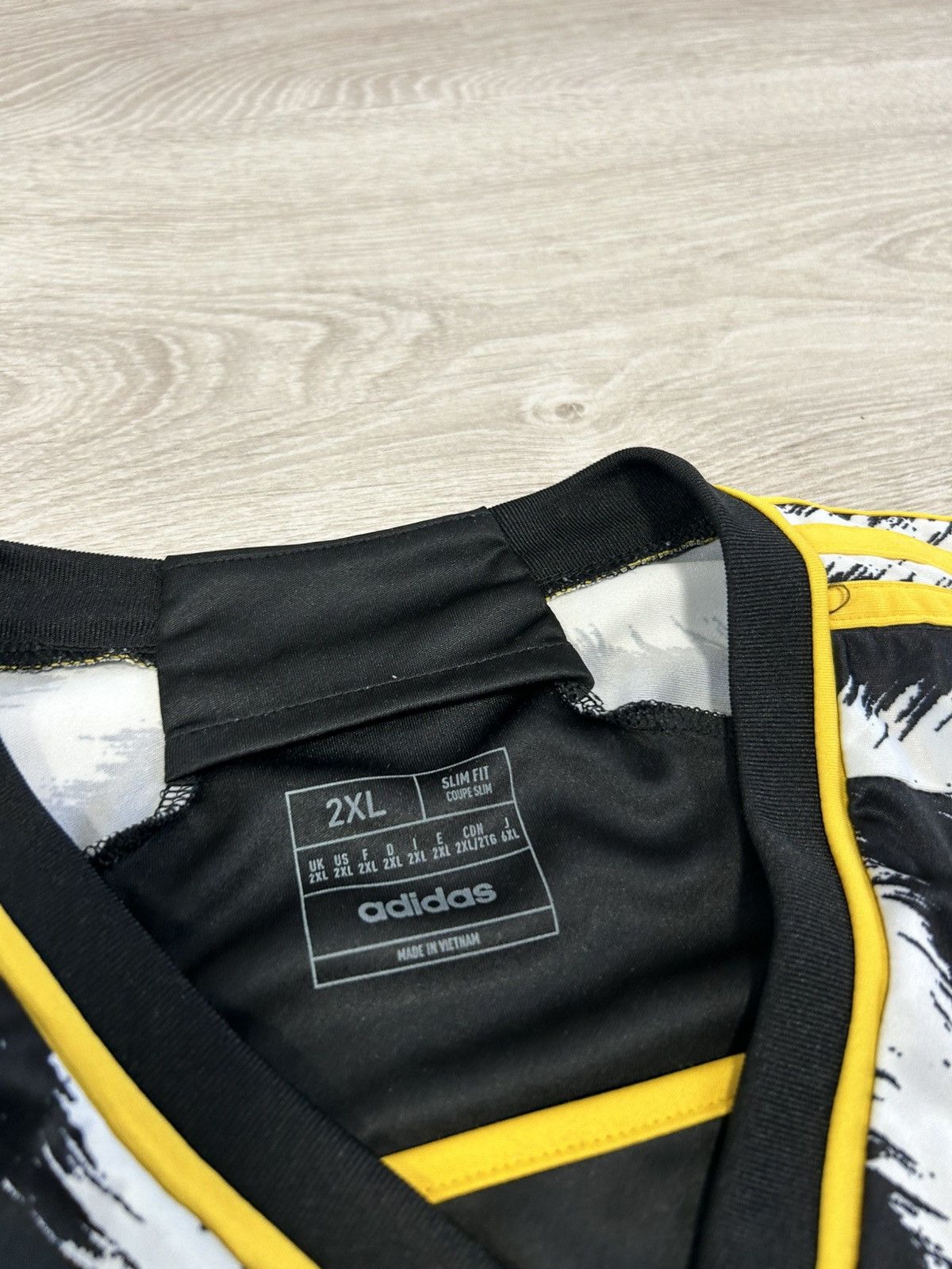 Adidas JUVENTUS 2023 2024 HOME JERSEY FOOTBALL SHIRT ADIDAS MEN Size US XXL / EU 58 / 5 - 5 Thumbnail