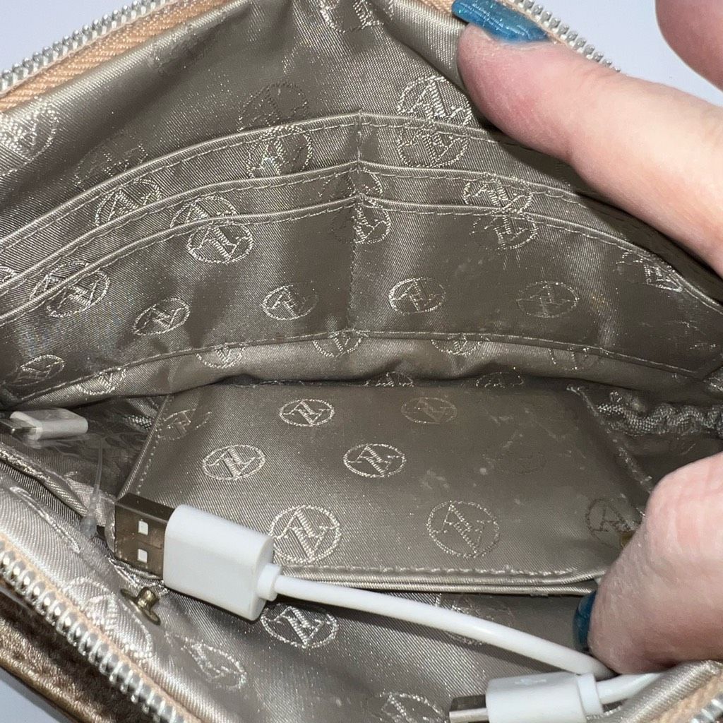 Other Adrienne Vittadini Charging Zip Around Wristlet Size ONE SIZE - 5 Thumbnail